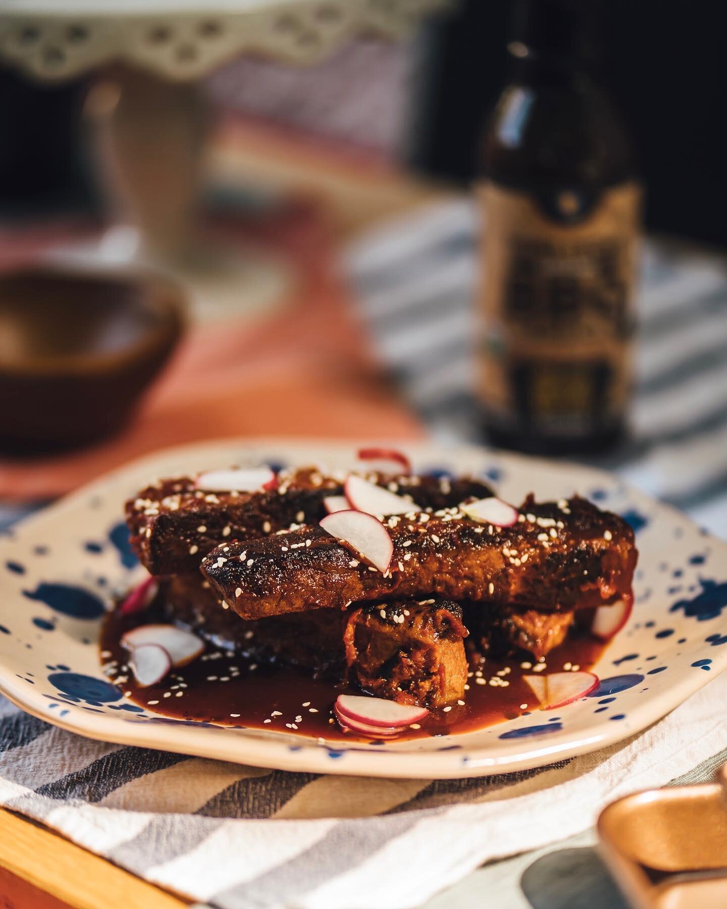 Ribs with Asian flare! These happen to be a plant-based, but use any vessel you want to make this finger-lickin&rsquo; fall supper. Simply grill your protein as desired, using Triple Crown Black Garlic BBQ Sauce to baste. When finished, top with toas