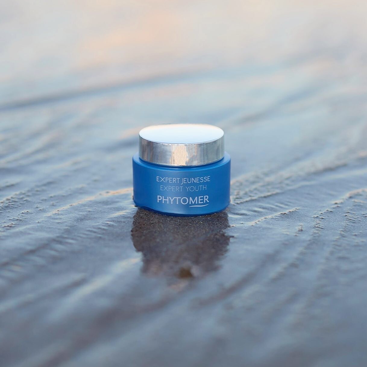 Look up to 8️⃣ YEARS YOUNGER with EXPERT YOUTH Wrinkle Correction Cream by @phytomerusa!

This rich, nourishing cream infused with the power of the sea and a high-tech active complex is designed to optimize the natural functions of skin stem cells. I