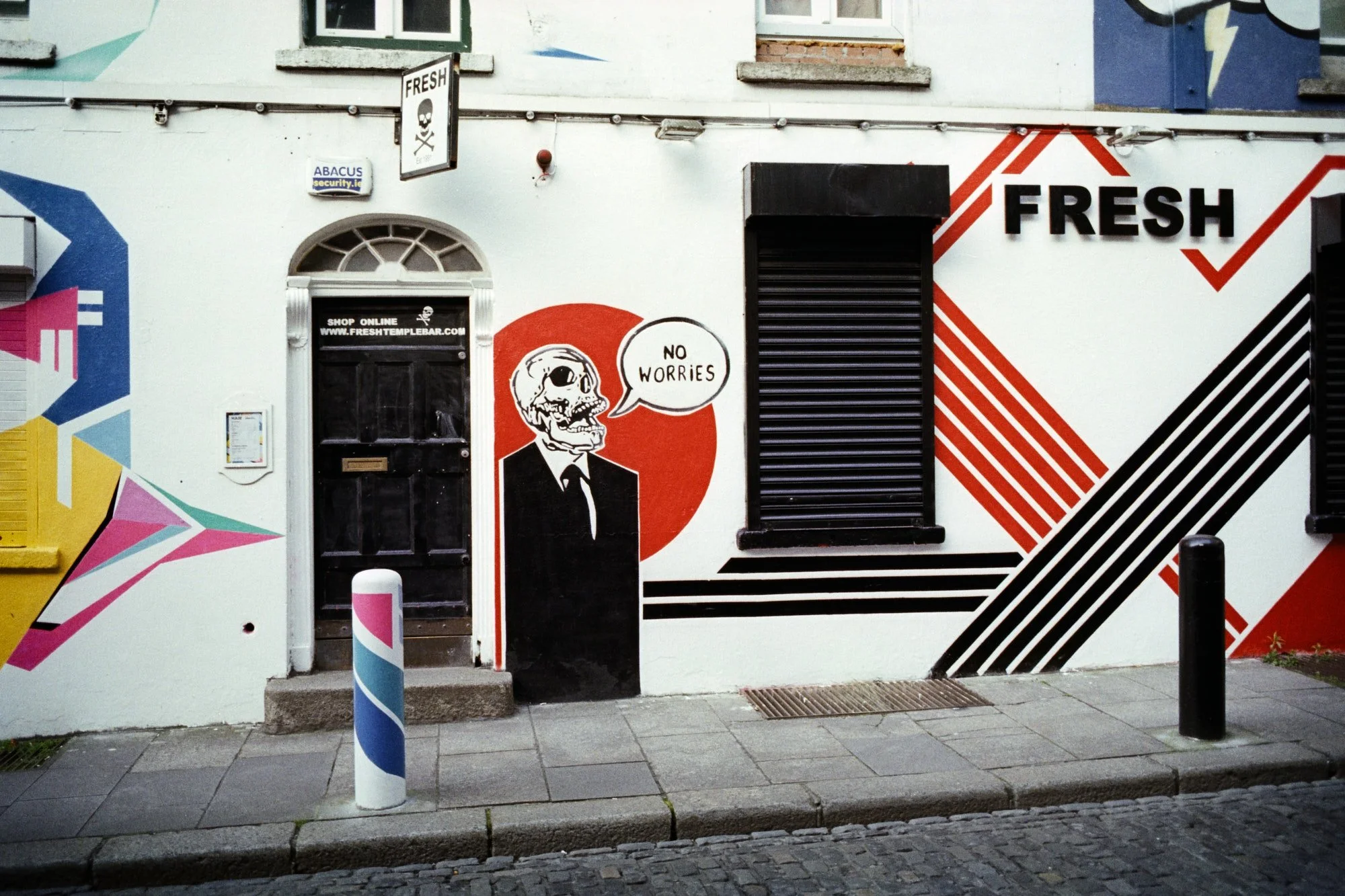 Temple Bar, Dublin, Ireland, street photography and architecture, Leica M camera