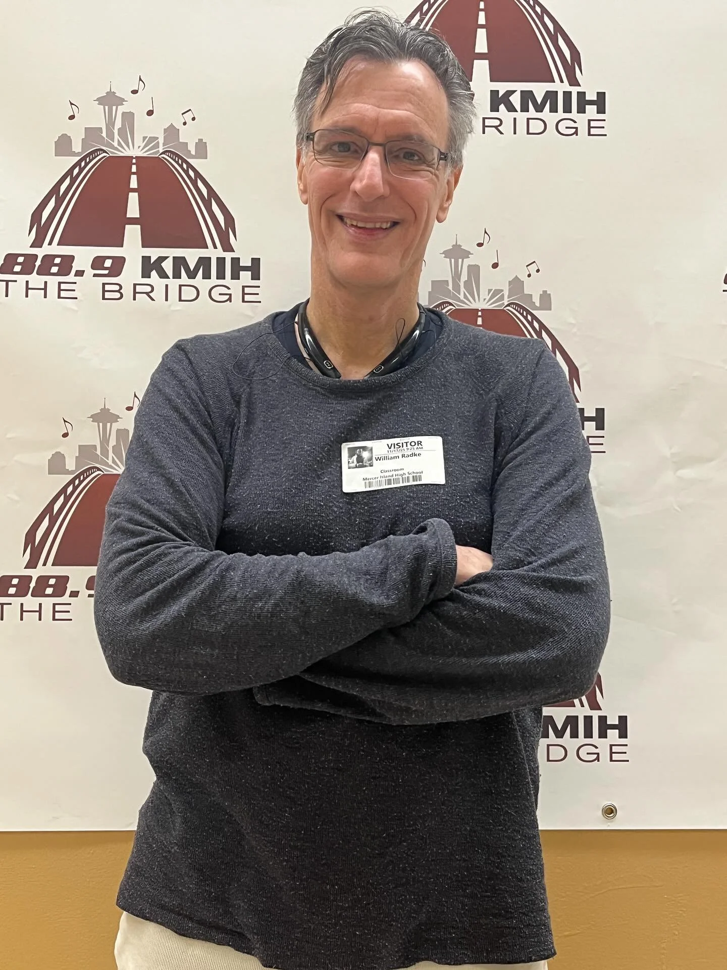 A huge thanks to Bill Radke, longtime KUOW journalist and host of Week in Review, for visiting KMIH 88.9 The Bridge and speaking with our Intro classes today! Our students are gearing up for their very first on-air interviews, and Bill&mdash;who has 