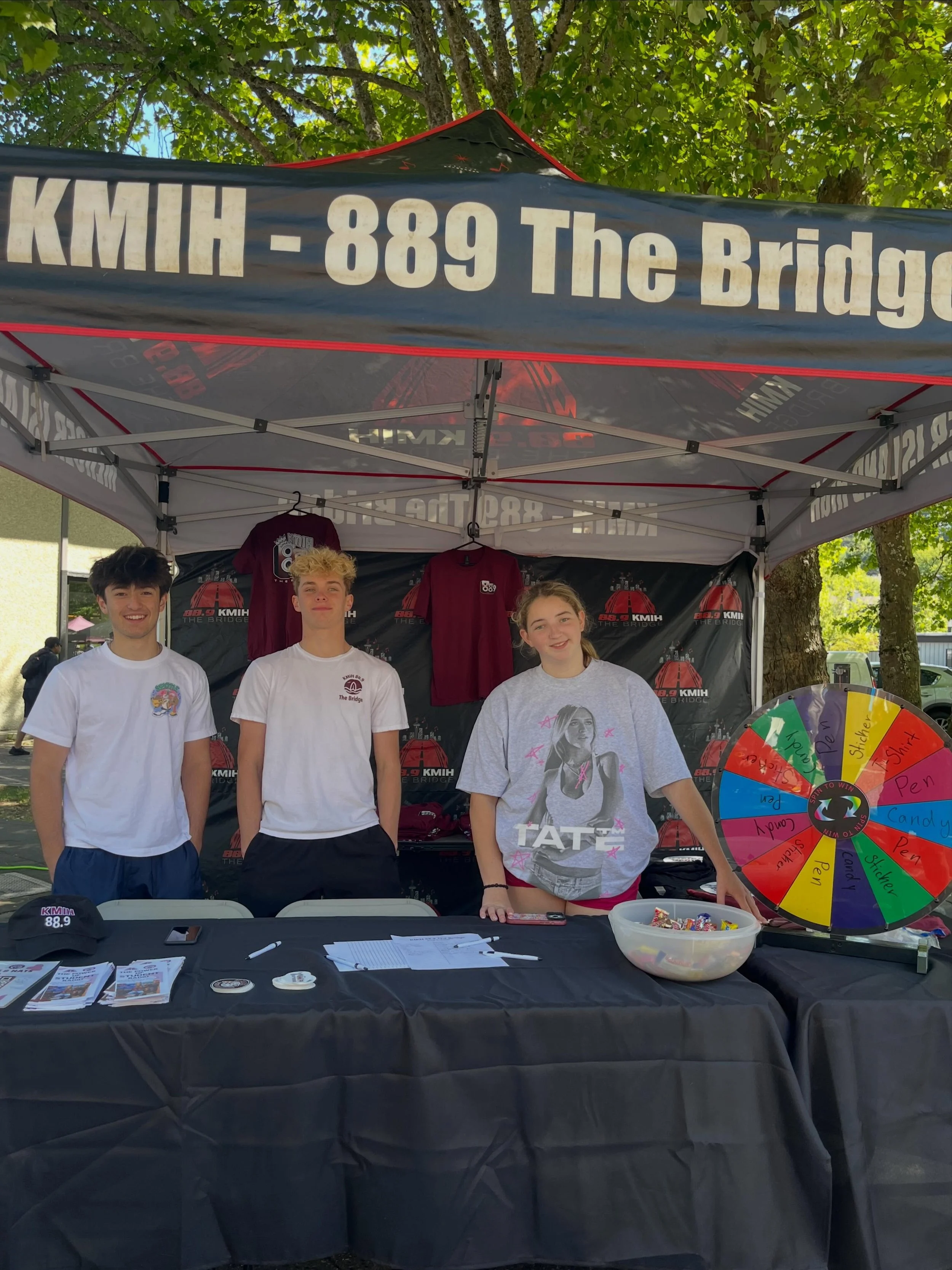 Our KMIH team is having so much fun at the first farmers market of 2026! Don&rsquo;t forget to stop by, spin the wheel, and win a prize! 🤗💐 #farmers #farmersmarkets #washington #mercerisland #radio