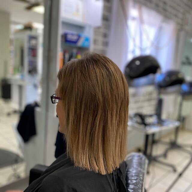 Would you give this transformation a round of applause 👏🏼 This client came in with super short hair, wanting her head of hair to look fuller and add a little bit of length. 💁🏼‍♀️ So, here is the finished look. I love seeing these transformations.