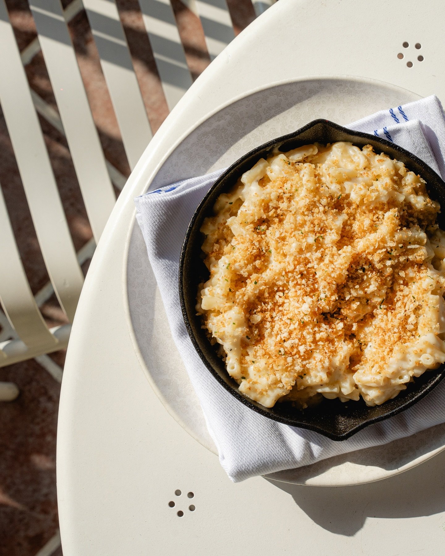 Truffled Mac n Cheese, our kind of comfort food ✨

from our evening menu 

#neighbourhoodbali