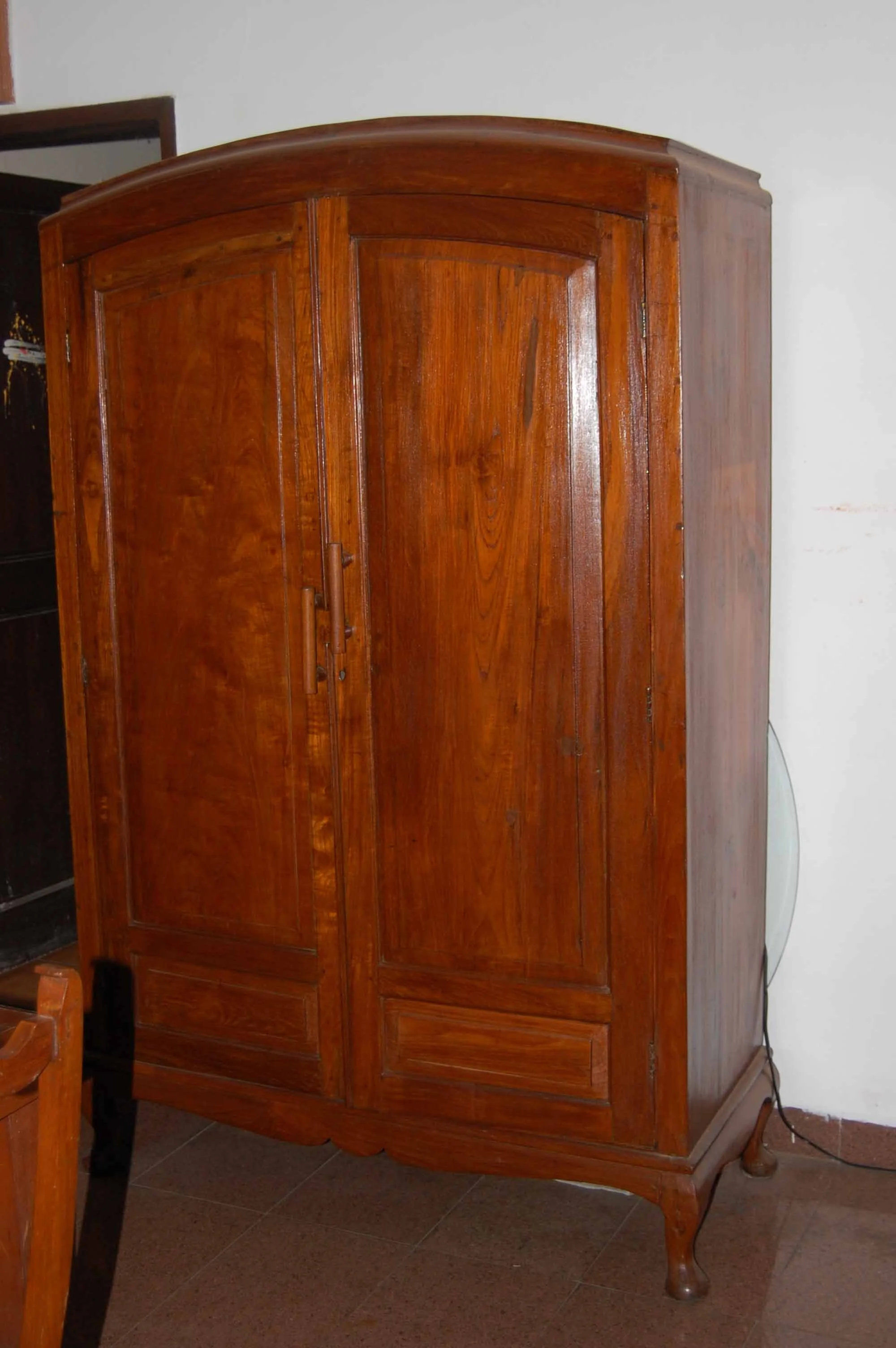 email curved cupboard.jpg
