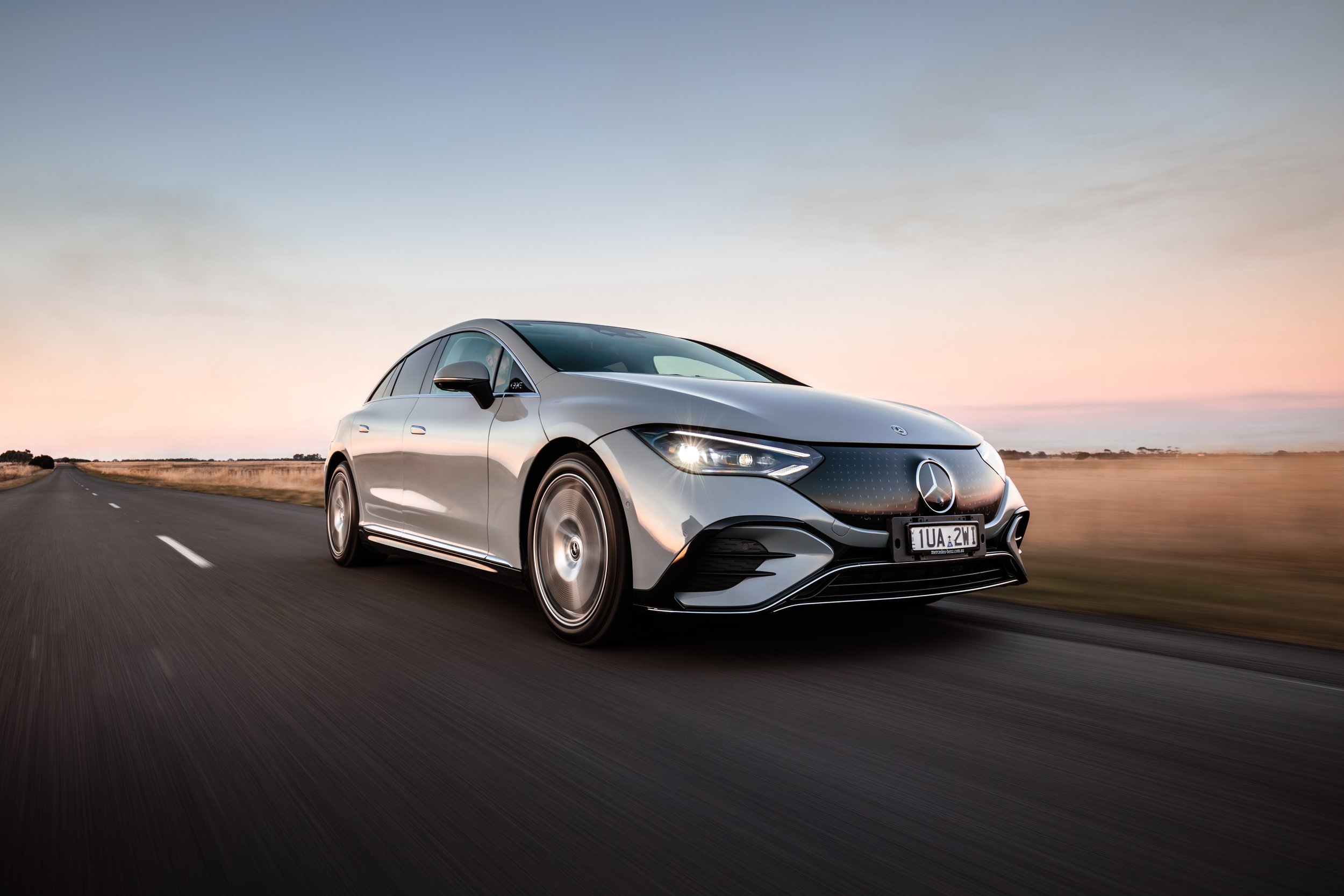 Mercedes-Benz_EQE350_Driving_001.jpg