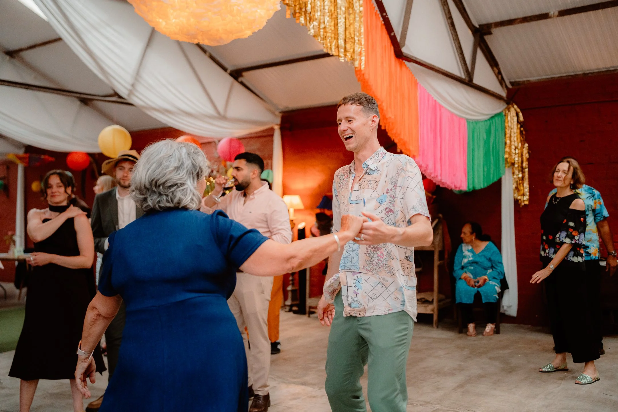 Ella & Chris - Bromwich park - LR --977.jpg