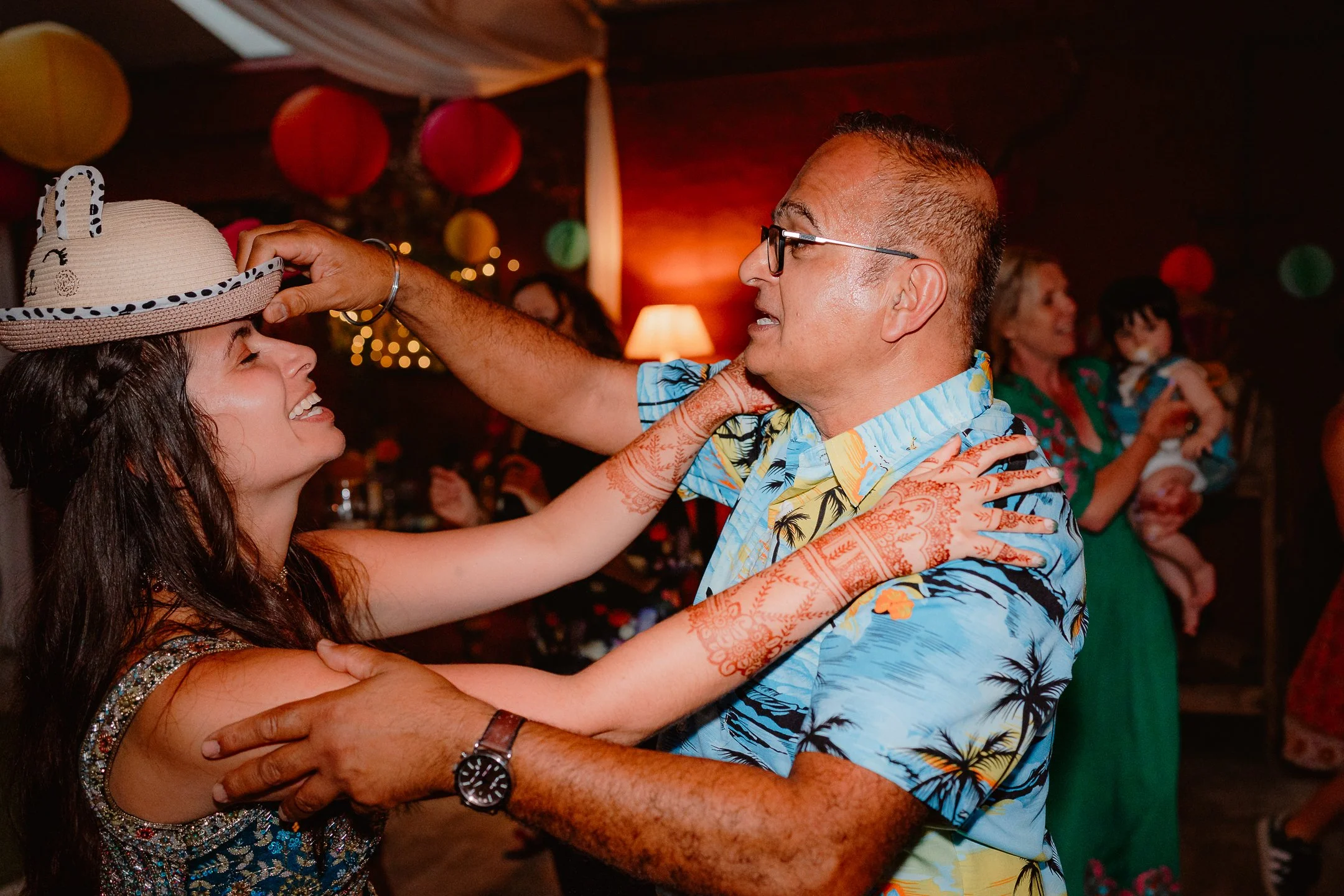 Ella & Chris - Bromwich park - LR --1043.jpg