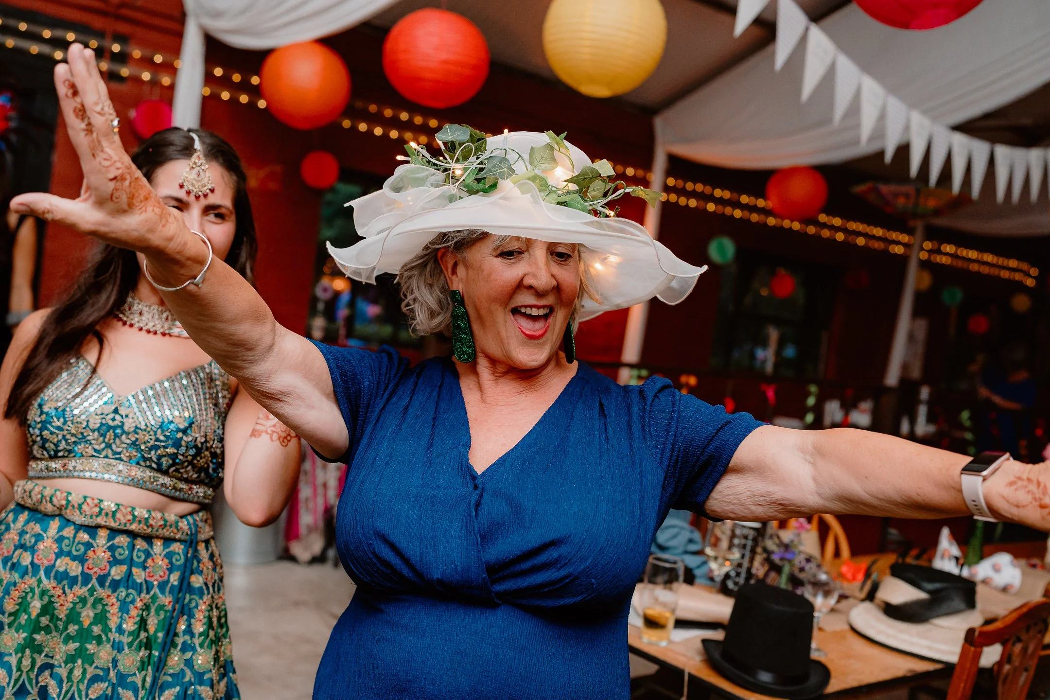 Ella & Chris - Bromwich park - LR --1090.jpg