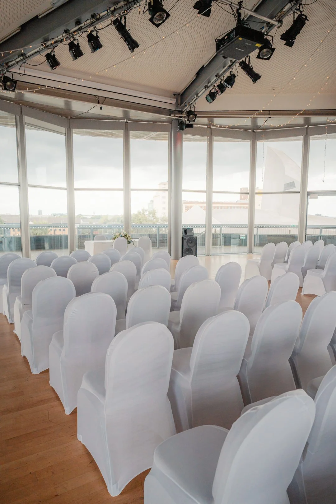 Jon and Katherine - The Lowry -2.jpg