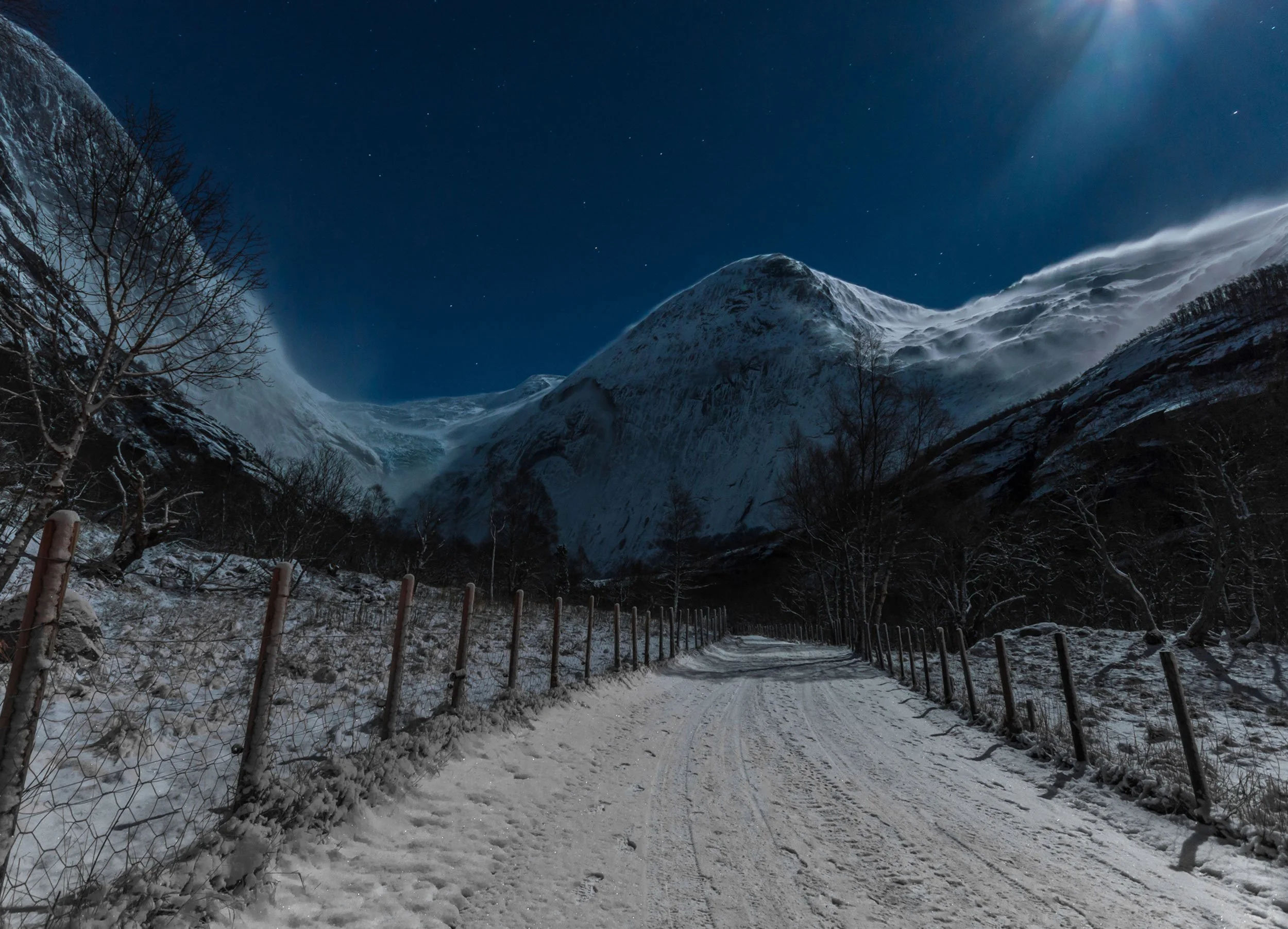 來自身披冬裝的布里克斯達爾的新年祝福！