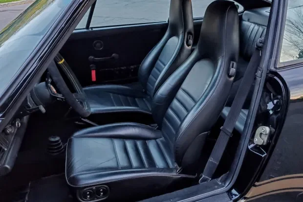 1987_porsche_911-carrera_interior.webp