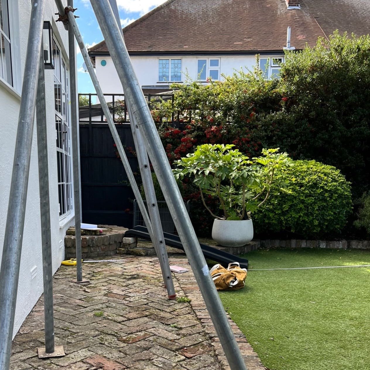 sitting-garden-back-door-patio