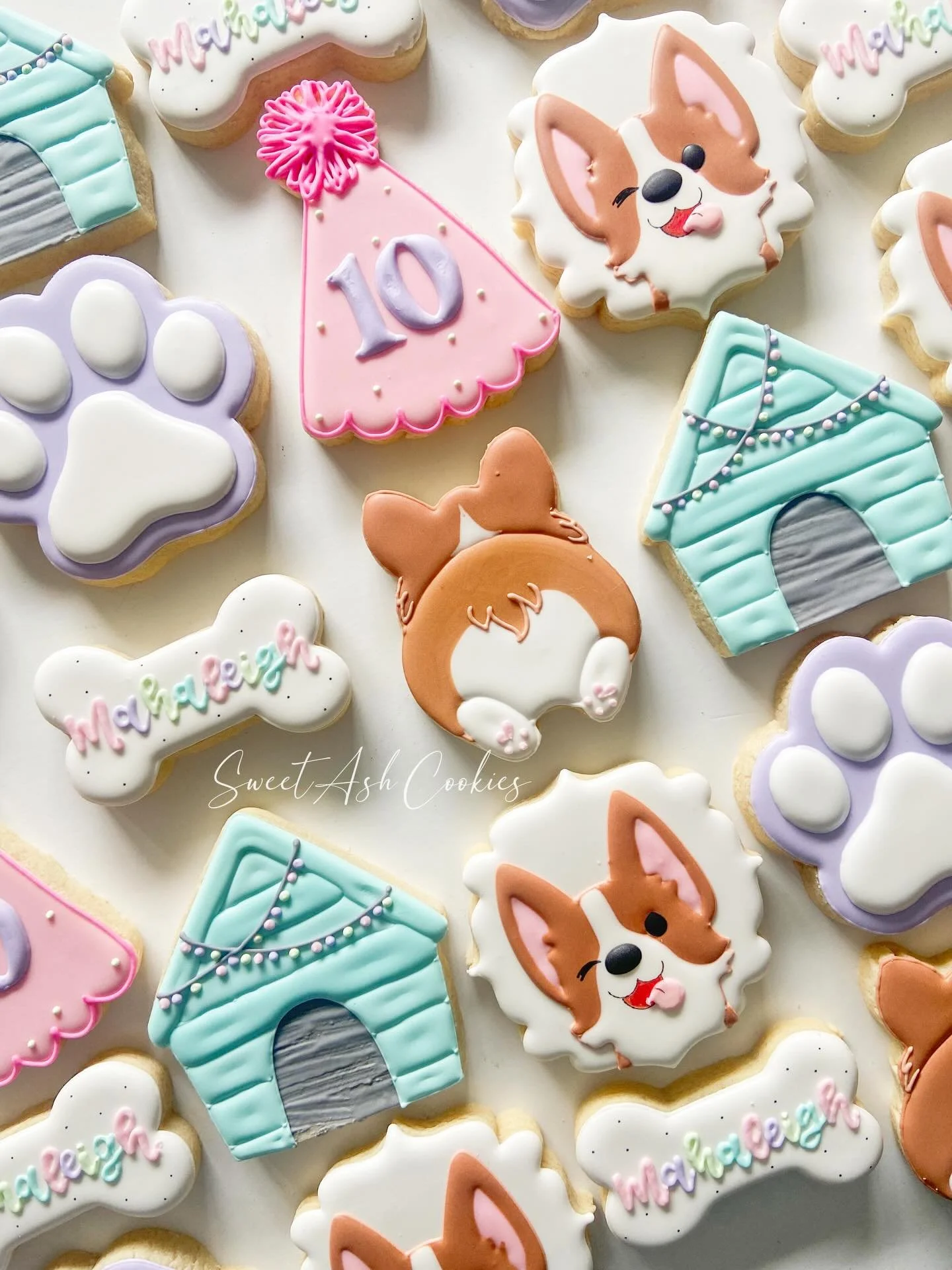 Can&rsquo;t do a Corgi theme without a Corgi butt cookie. I don&rsquo;t make the rules! 

#cookiesofinstagram #sugarcookiesoﬁnstagram #sugarcookies #birthdaycookies #corgi