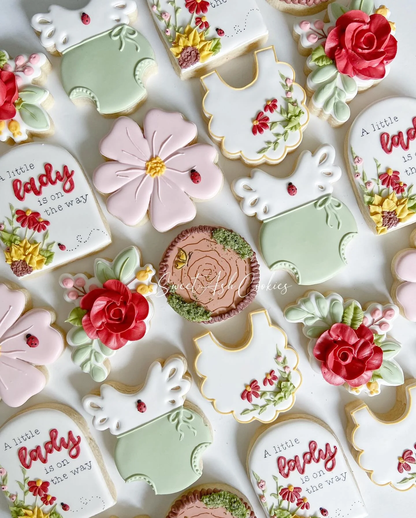 A little lady is on the way 🐞💛

Ladybugs + wildflowers + butterflies + moss = soooo dreamy 😍

#cookiesofinstagram #sugarcookiesoﬁnstagram #sugarcookies #babyshowercookies #alittleladyisonherway