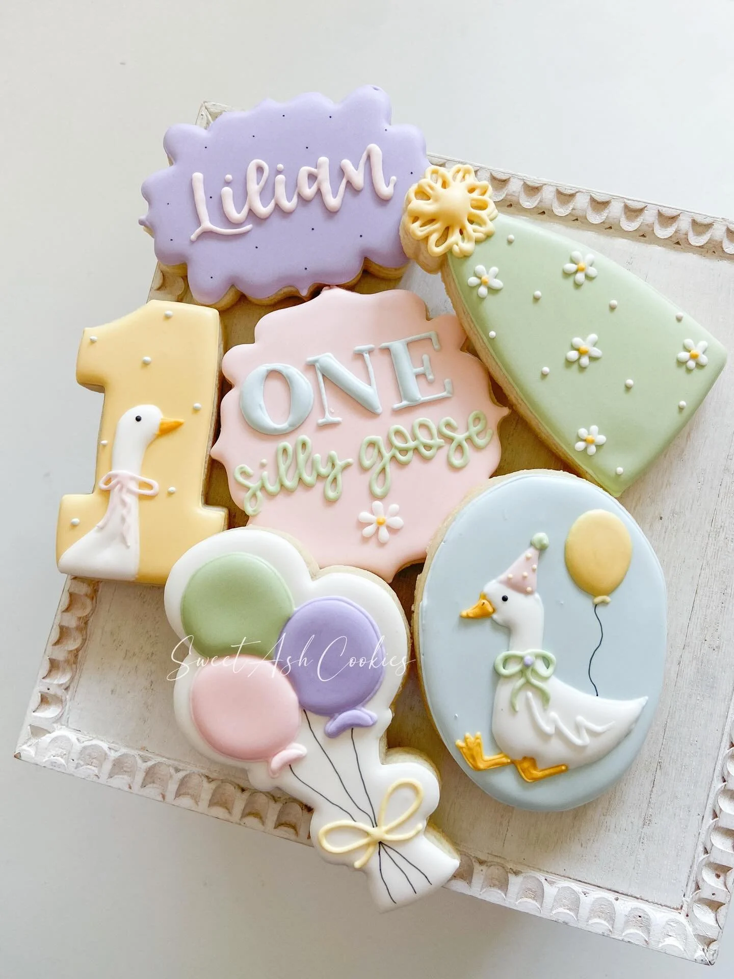 Lilian is ONE silly goose 🌼🪿

#cookiesofinstagram #sugarcookies #cookiedecorating #onesillygoose