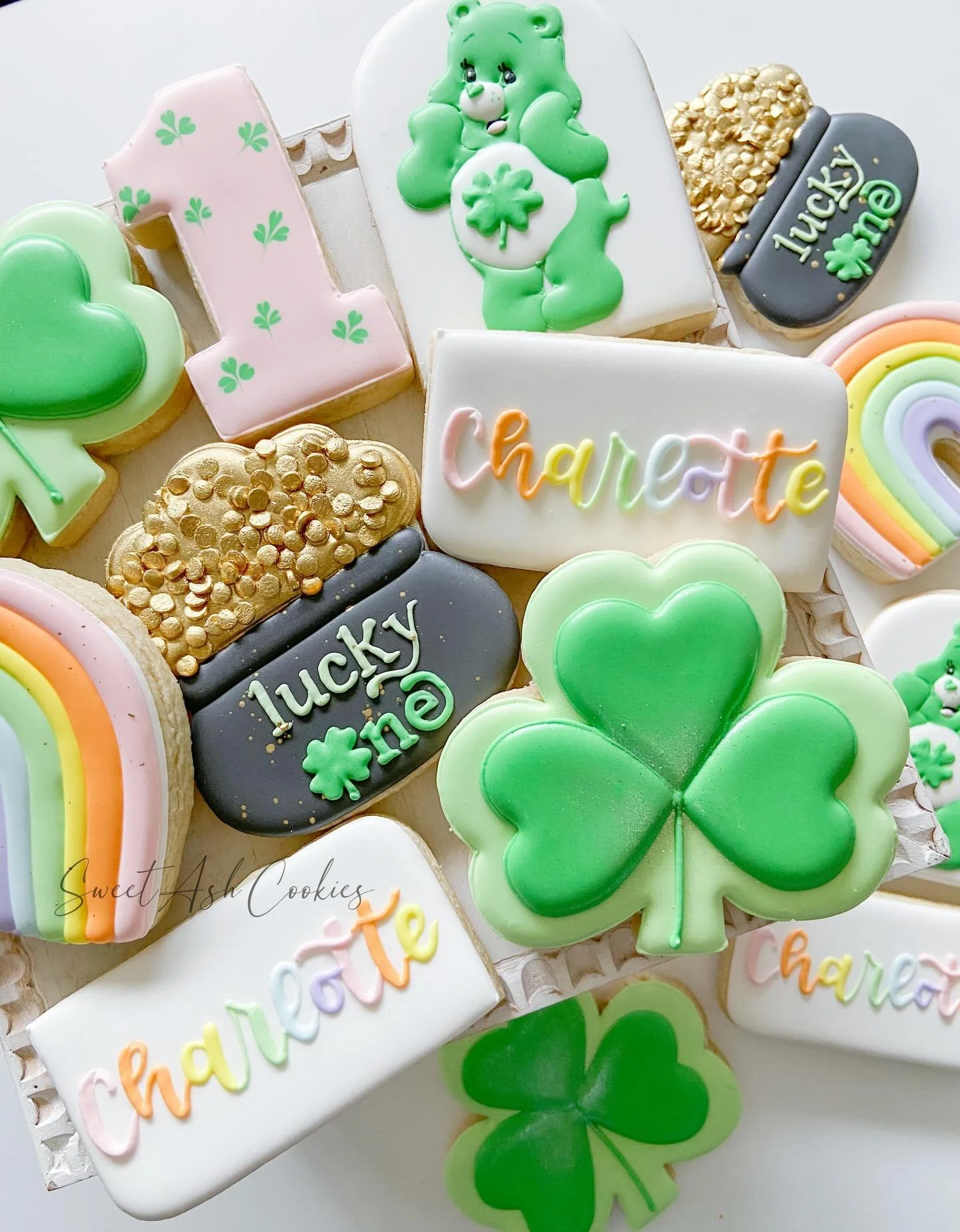 🍀 Happy St. Patrick&rsquo;s Day ☘️

#cookiesofinstagram #sugarcookies #luckyone #royalicing #cookiedecorating