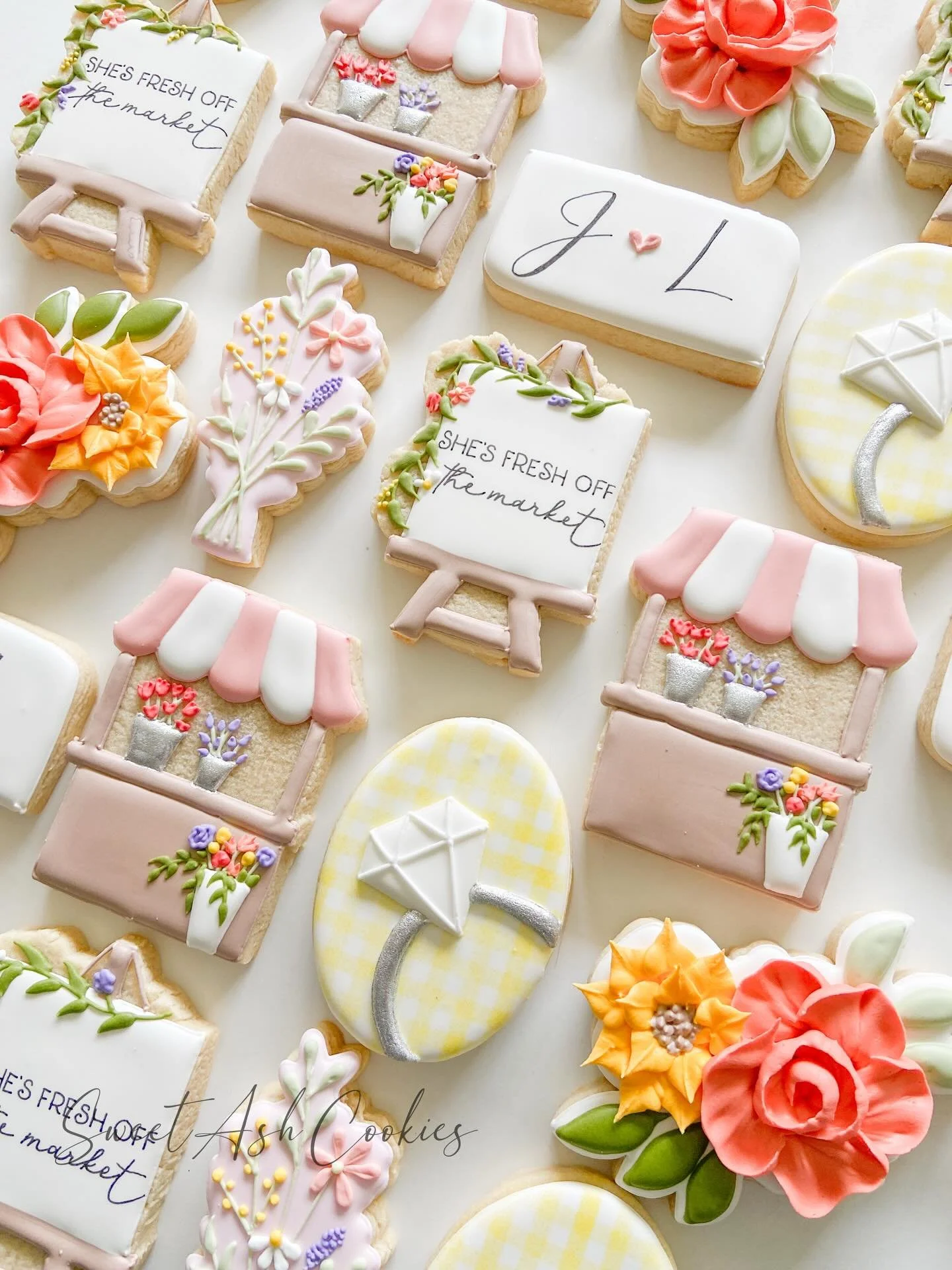 She&rsquo;s fresh off the market 💐

#cookiesofinstgram #sugarcookies #royalicing #freshoffthemarket #weddingcookies