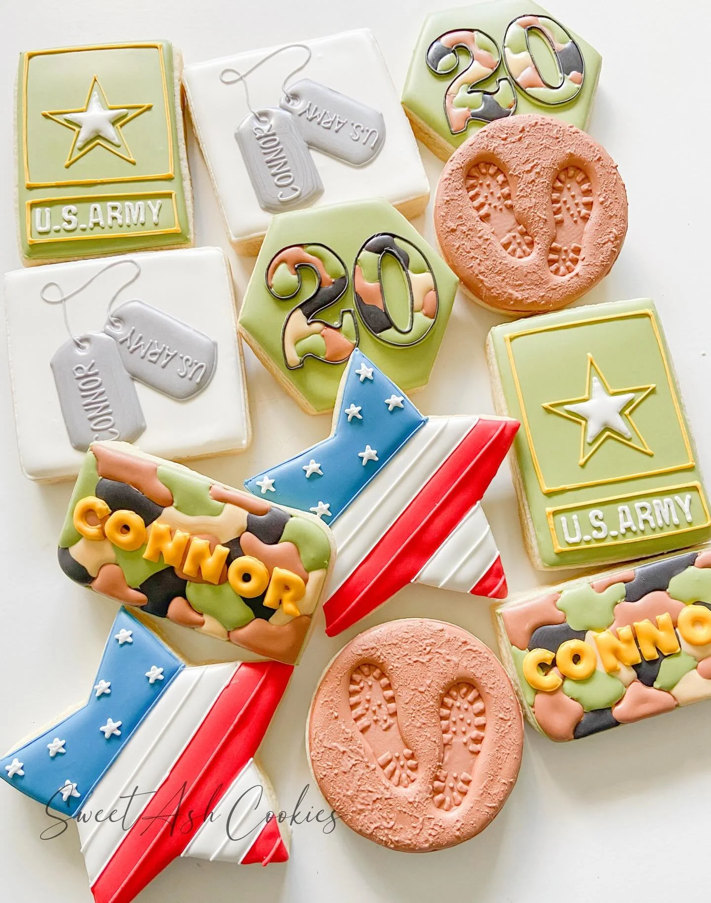 Happy 20th, Connor, and thank you for your service! 🇺🇸

#sugarcookiesoﬁnstagram #birthdaycookies #royalicing #usarmy