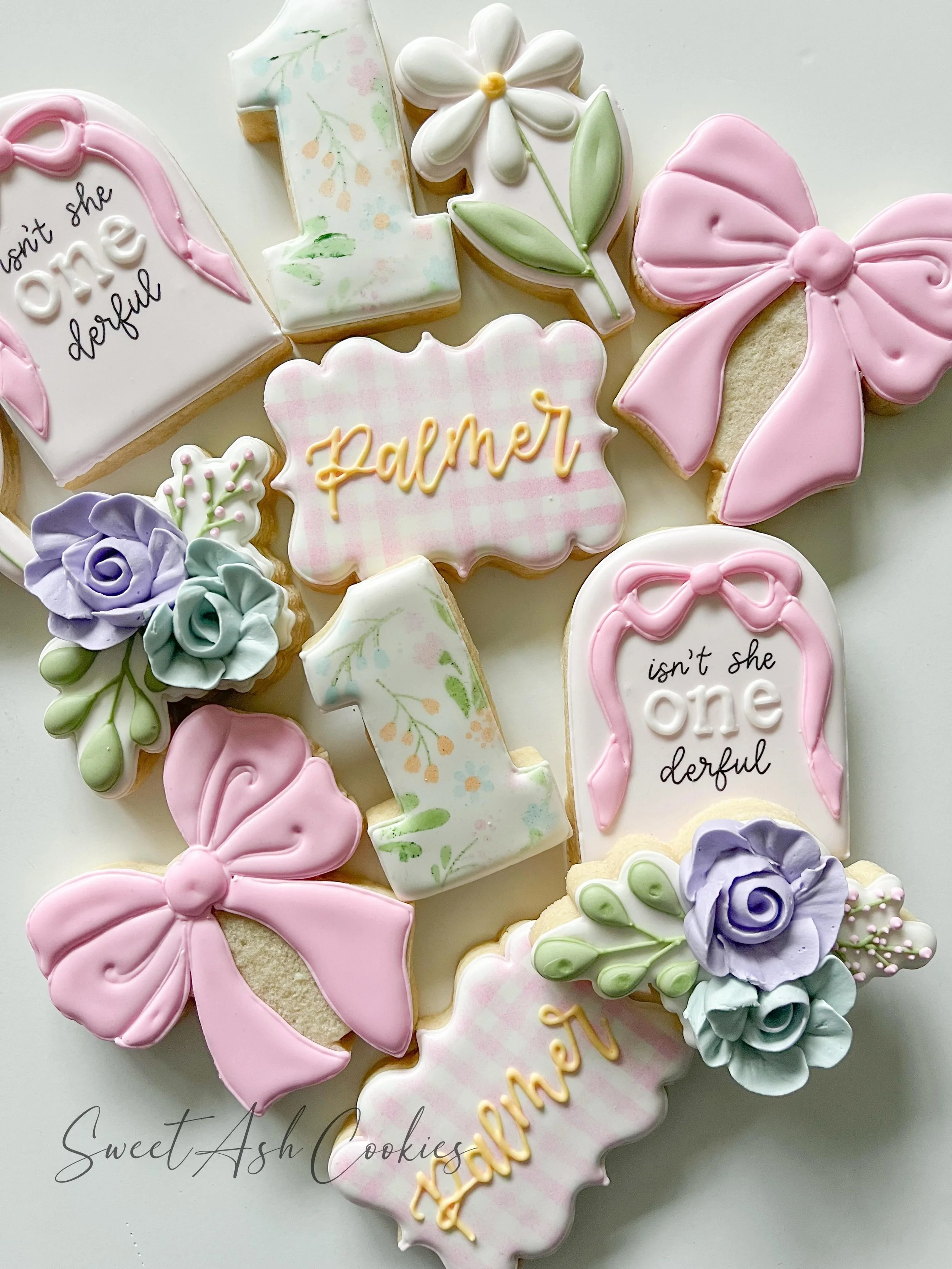 Palmer is {ONE}derful 💕🌸🎀

#cookiesofinstagram #sugarcookies #isntsheonederful #firstbirthday #royalicing