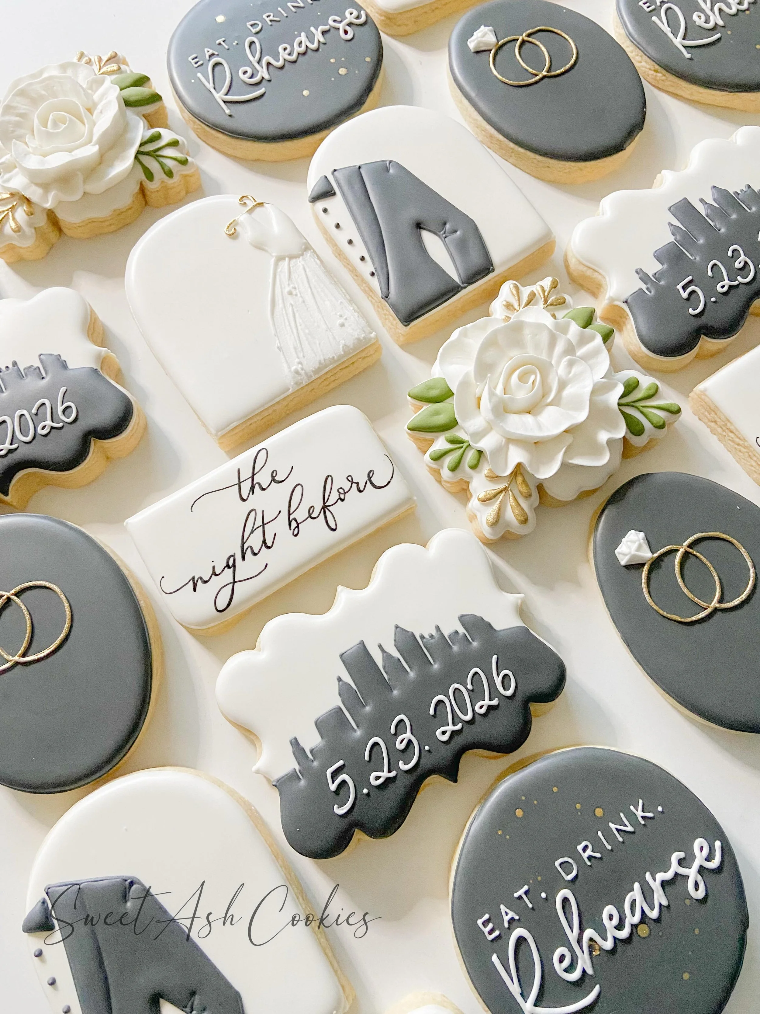 Happy wedding day to these lovebirds! These cookies were for their &ldquo;Night in the City&rdquo; rehearsal dinner 💍🖤

#cookiesofinstagram #sugarcookies #weddingcookies #nightinthecity #pittsburgh