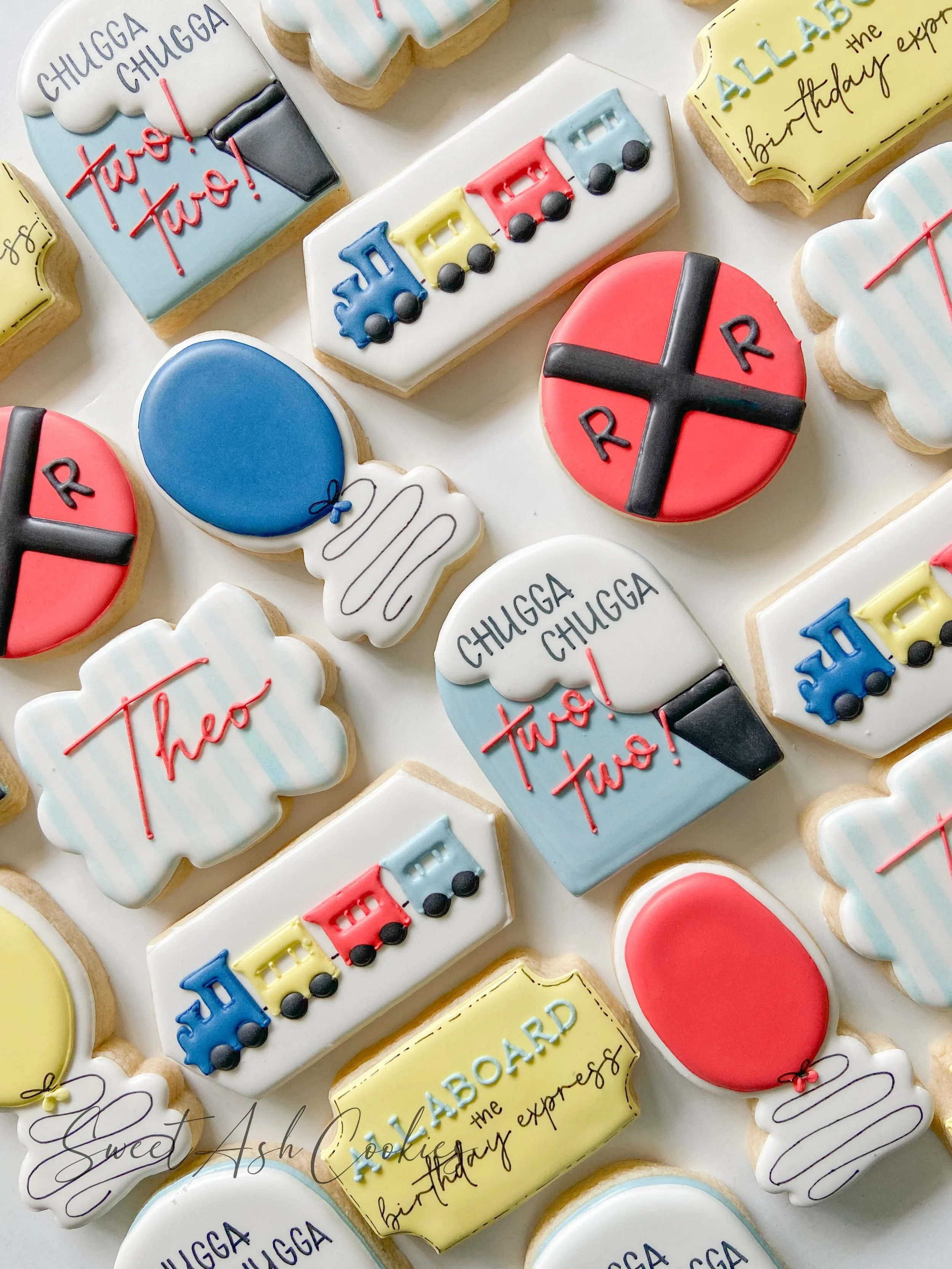 Happy birthday, Theo!! 🚂

#cookiesofinstagram #birthdaycookies #chuggachuggatwotwo #royalicing