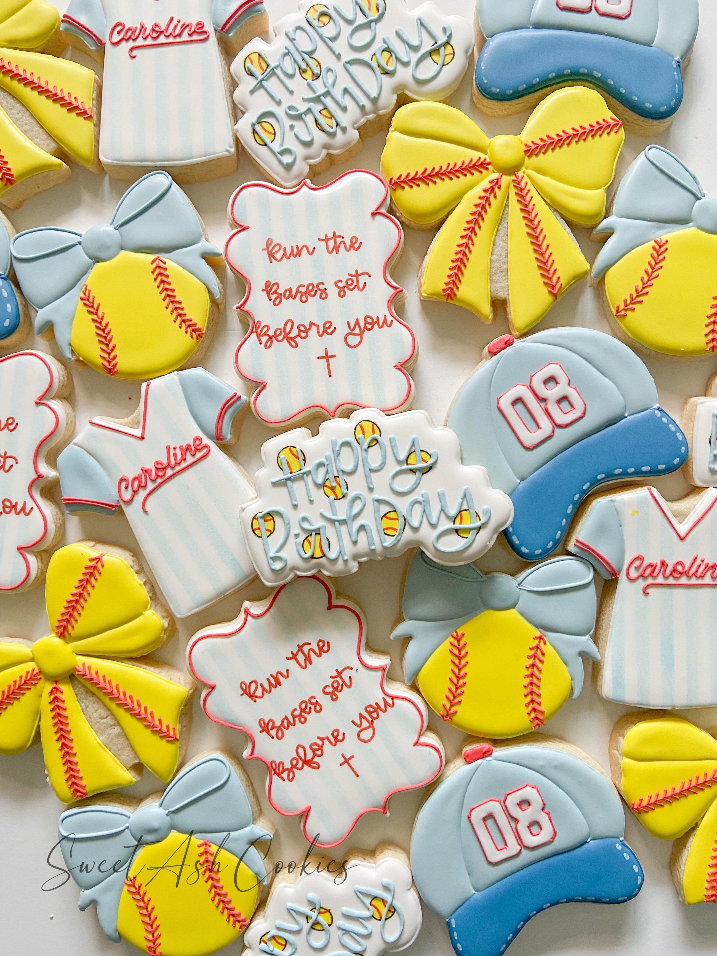 Happy 8th, Caroline! 🥎🎀✝️

#cookiesofinstagram #softballcookies #birthdaycookies