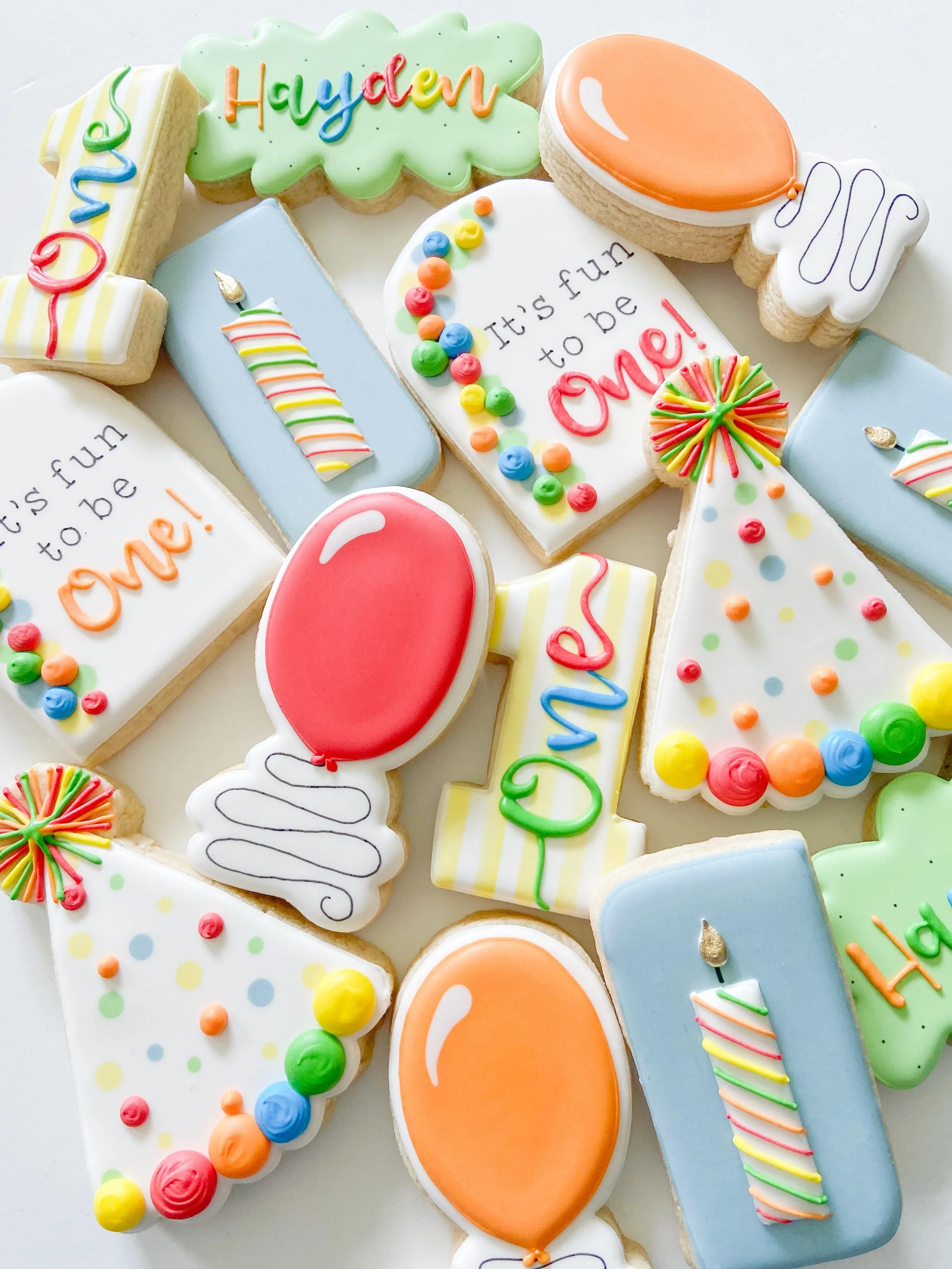 It&rsquo;s fun to be one!! 🎈🥳
Happy birthday, Hayden!!

#cookiesofinstagram #sugarcookies #funtobeone #birthdaycookies #royalicing