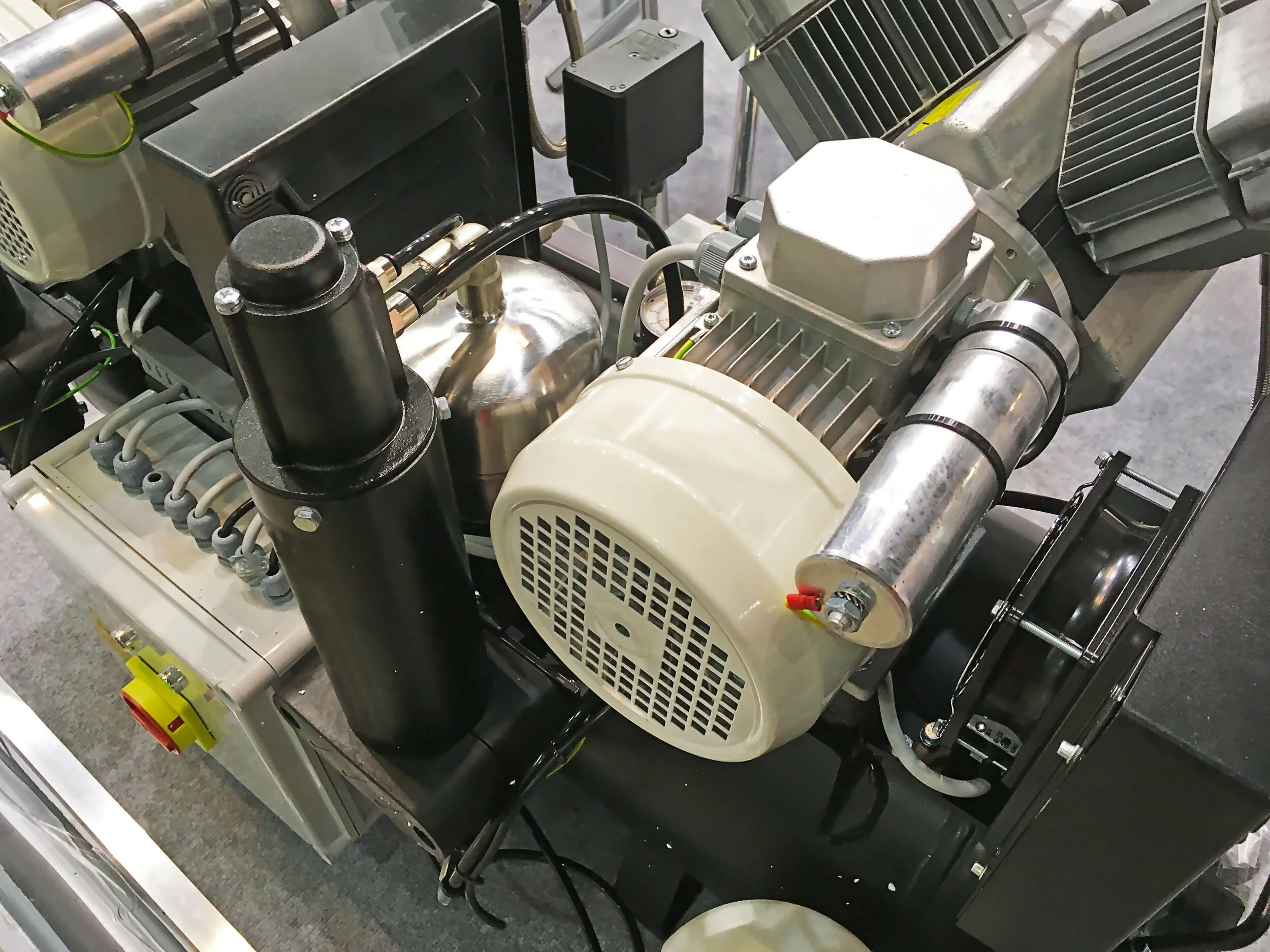 Process of Dental Air Compressor Maintenance 