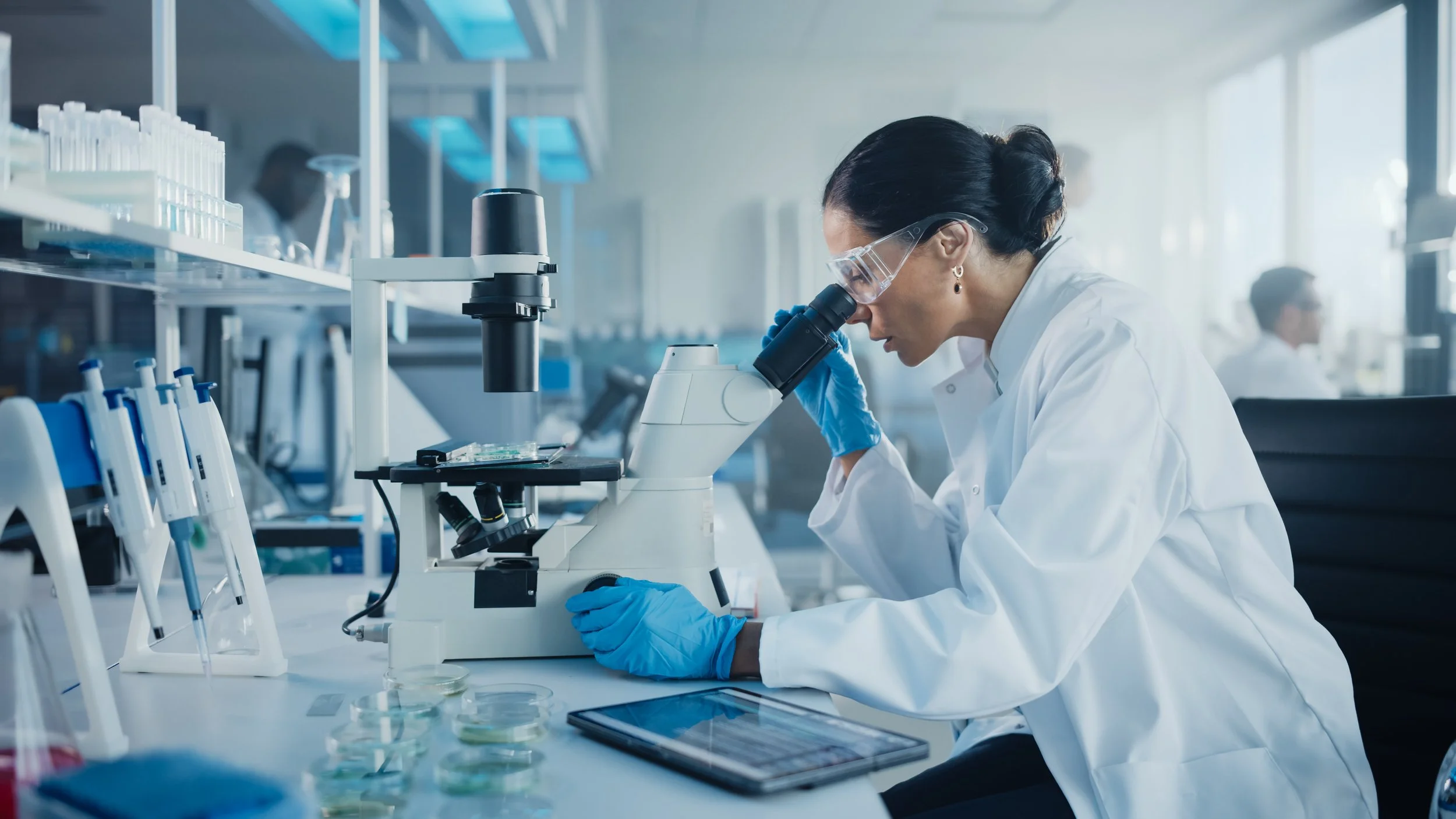 How to Clean a Microscope Lens 