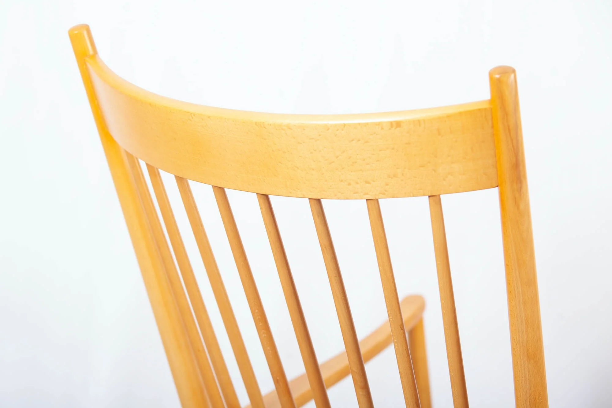 chaise_bercante_hans_wegner_fdb_mobler_detail3.jpg