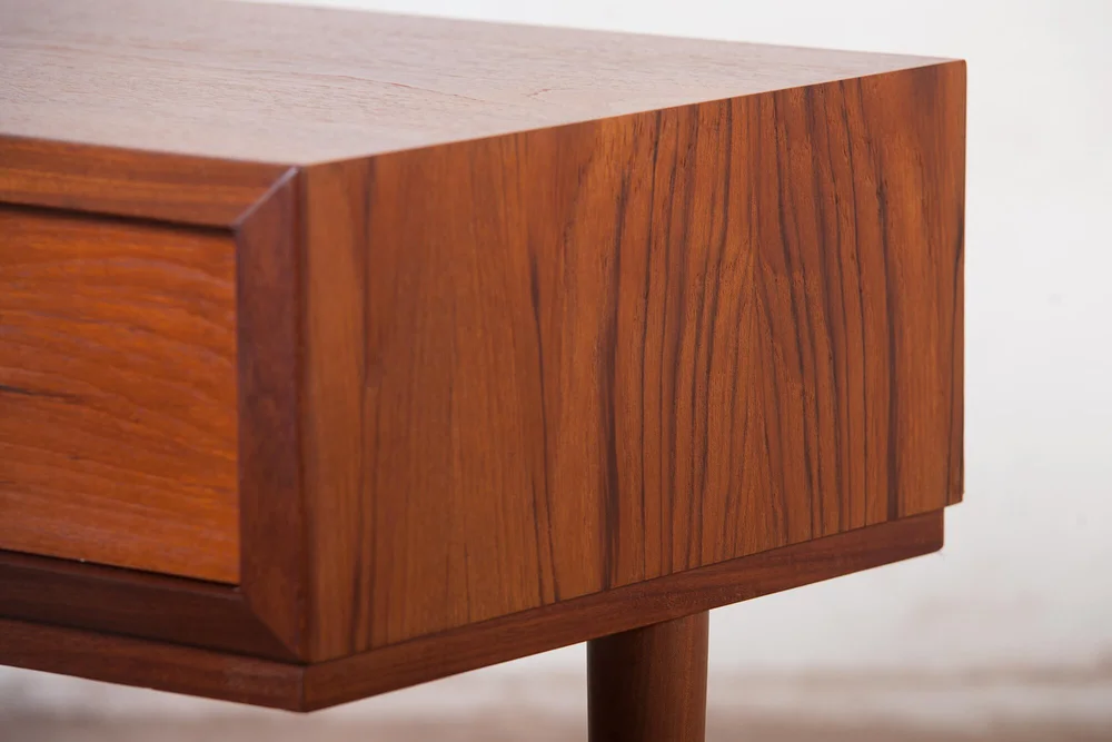 Tables De Chevet En Teak Massif – Style Années 70 – 2 Tiroirs – Jambes à V – Marblechic