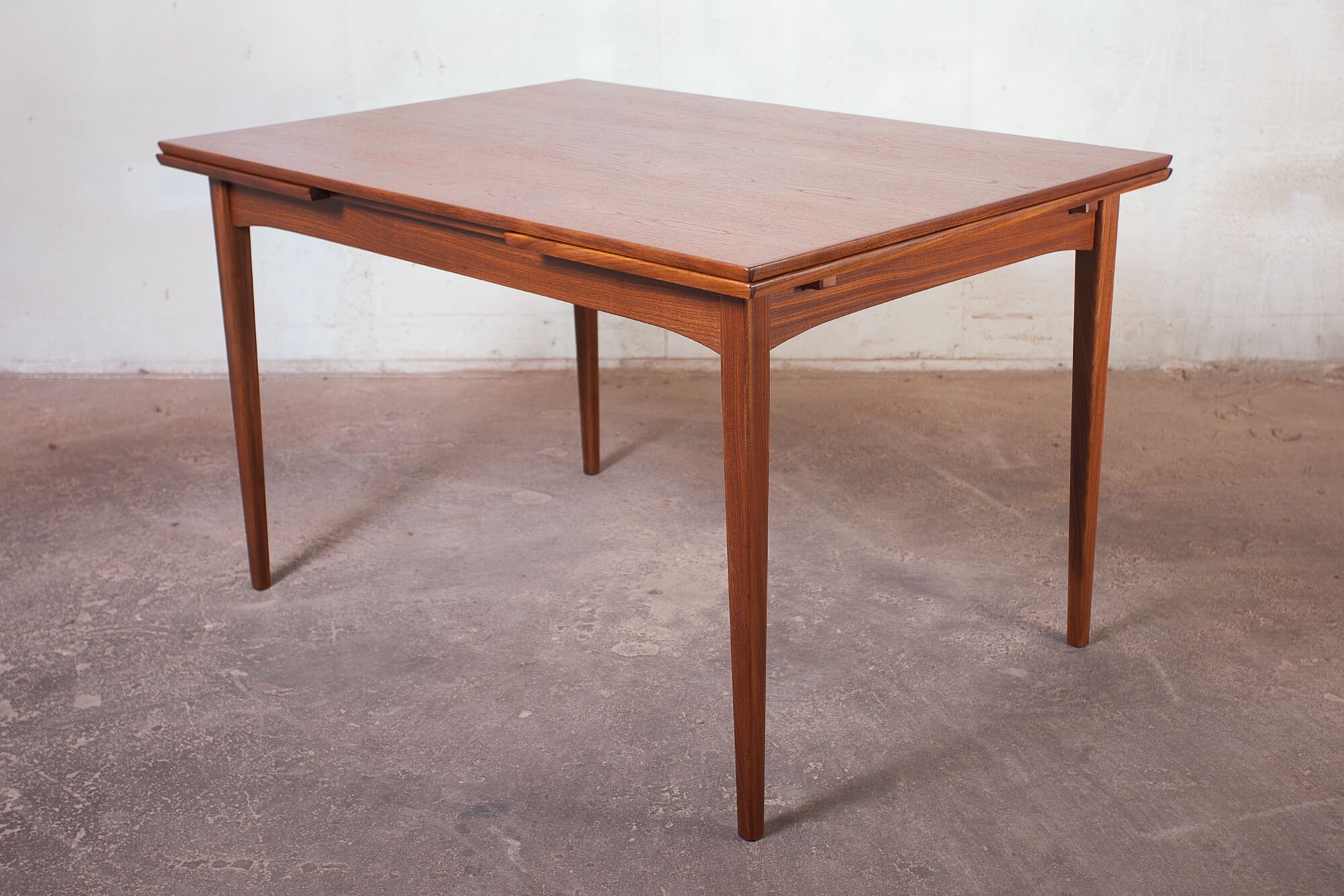 table_teck_rs_48in.jpg