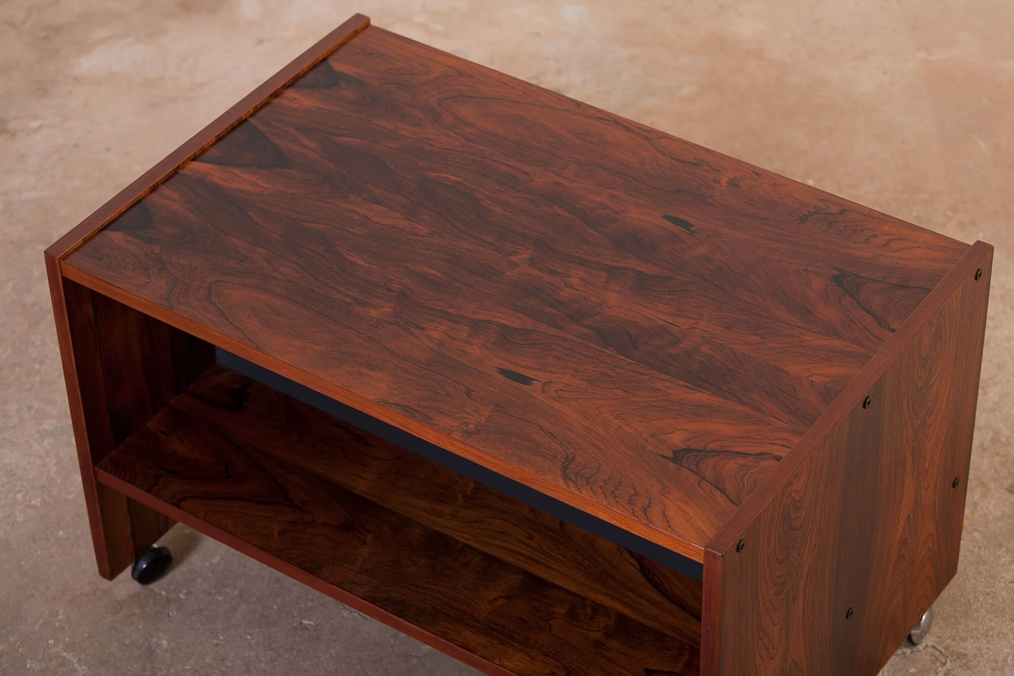 table_appoint_bois_de_rose_bornholm_detail3.jpg