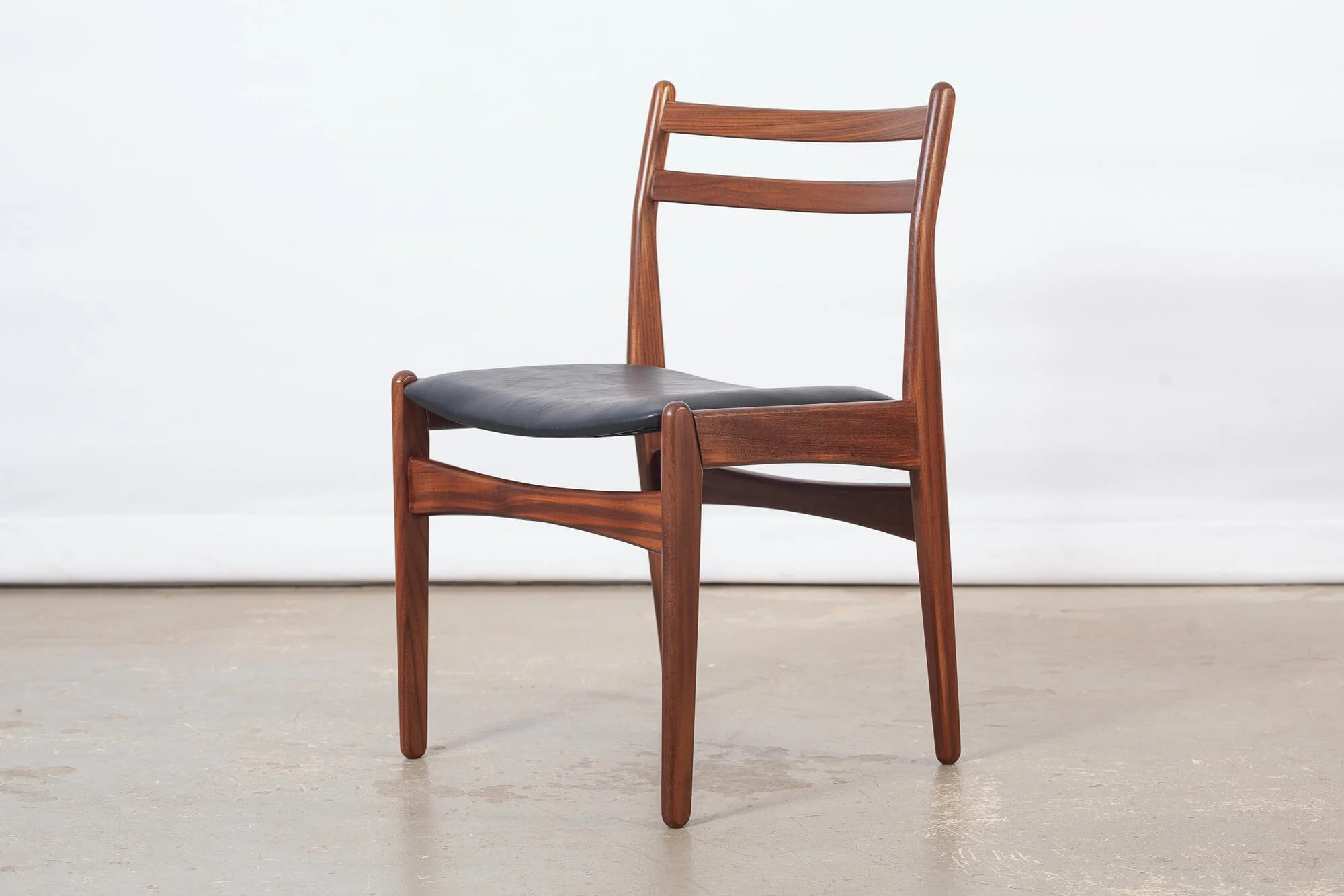 chaises_salle_manger_teck_frem_rojle_6.jpg