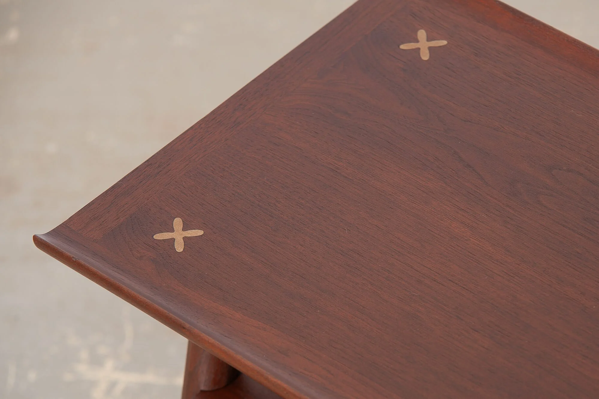 table_appoint_noyer_americanmartinsville_accord_detail3.jpg