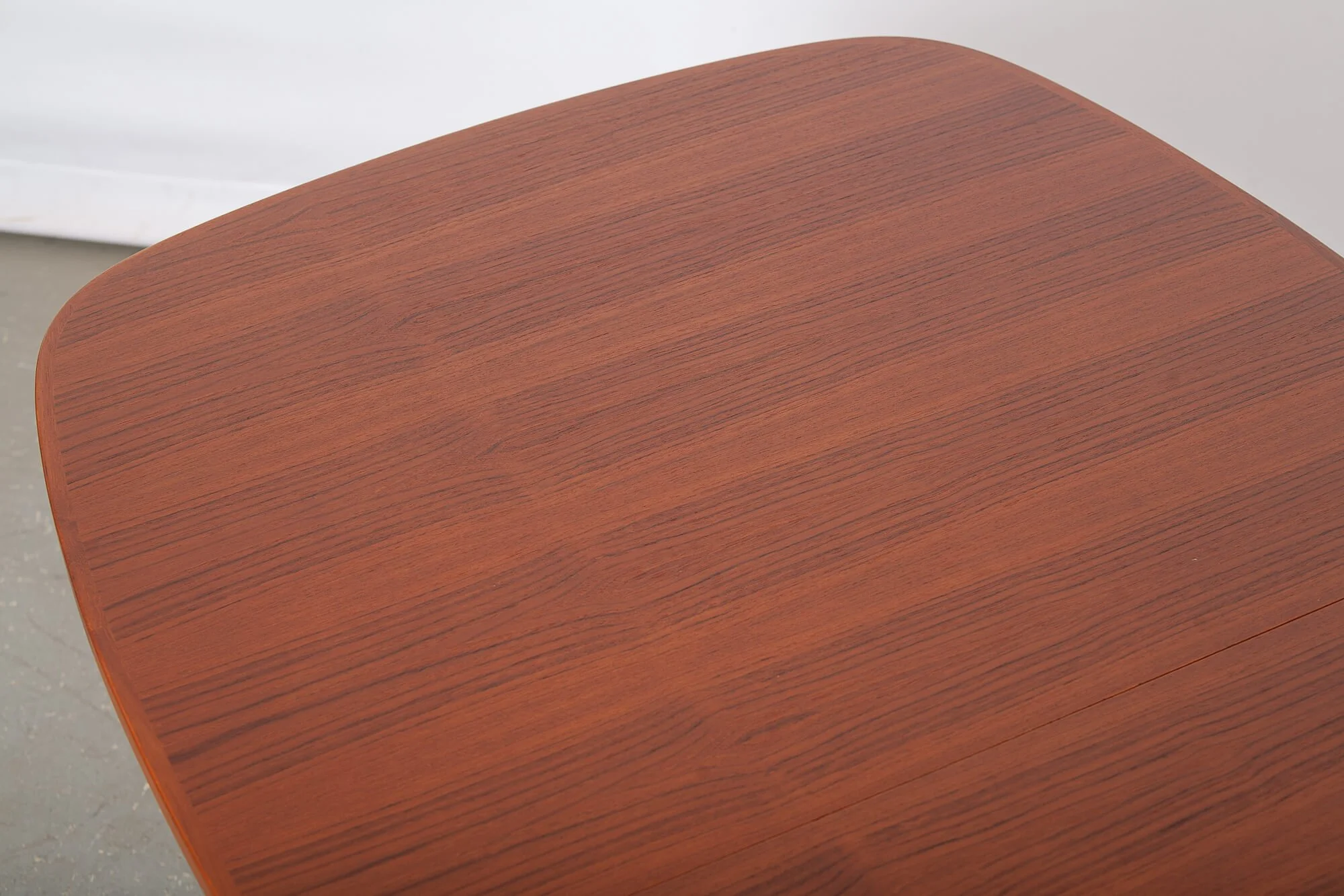 table_salle_manger_teck_dyrlund_detail3.jpg