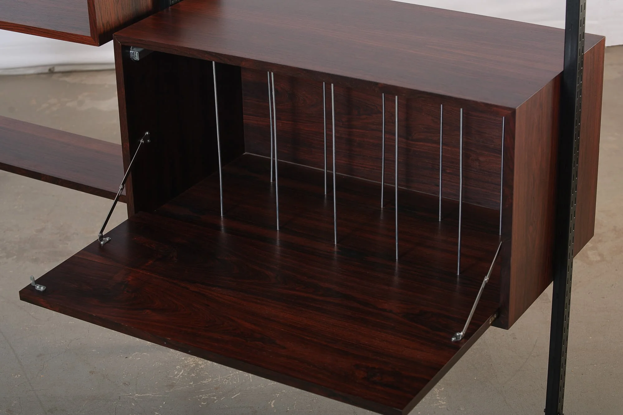 unite_autoportante_reff_rosewood_4sect_detail2.jpg