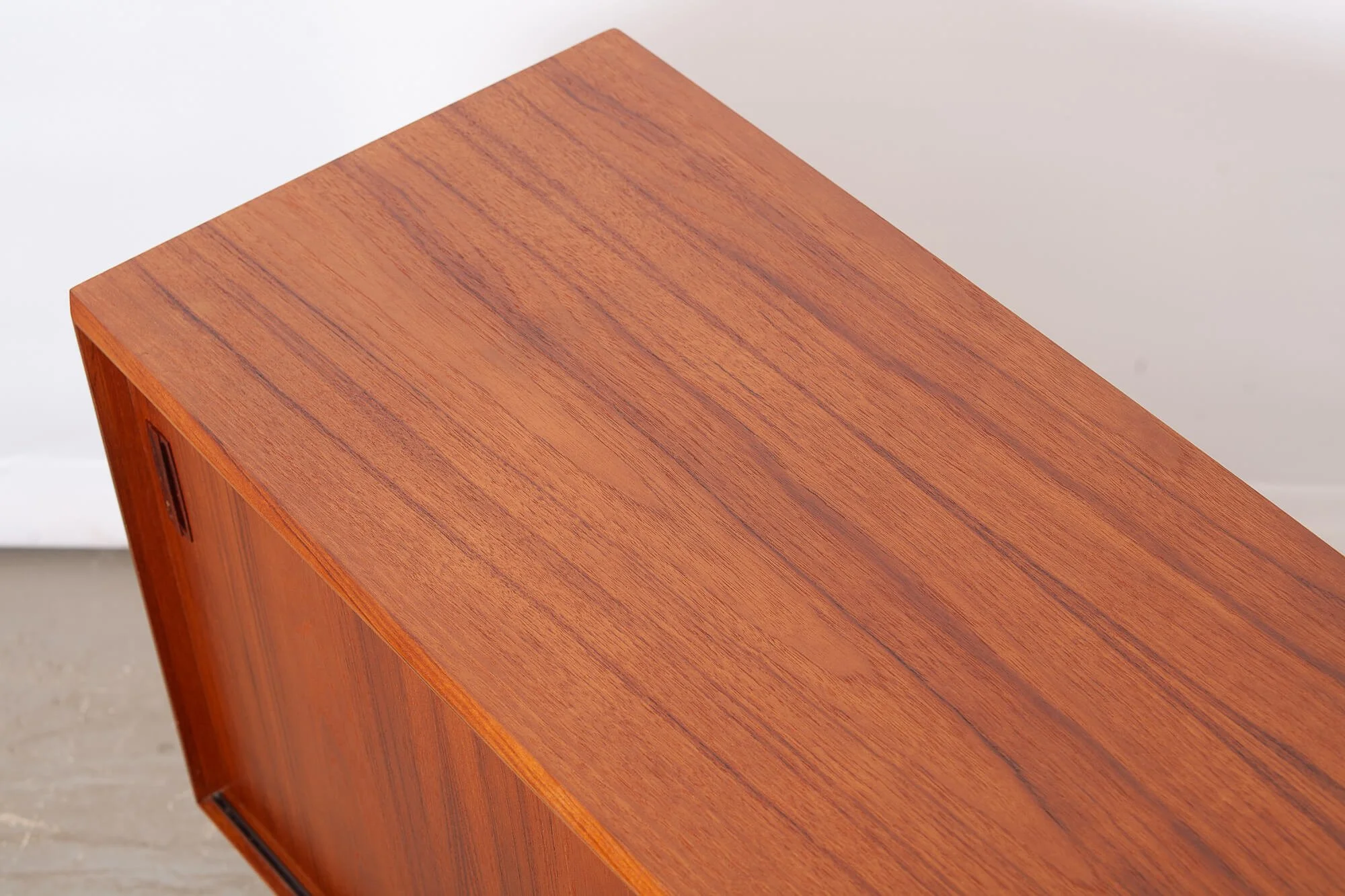 buffet_mobican_teck_60pouces_detail2.jpg