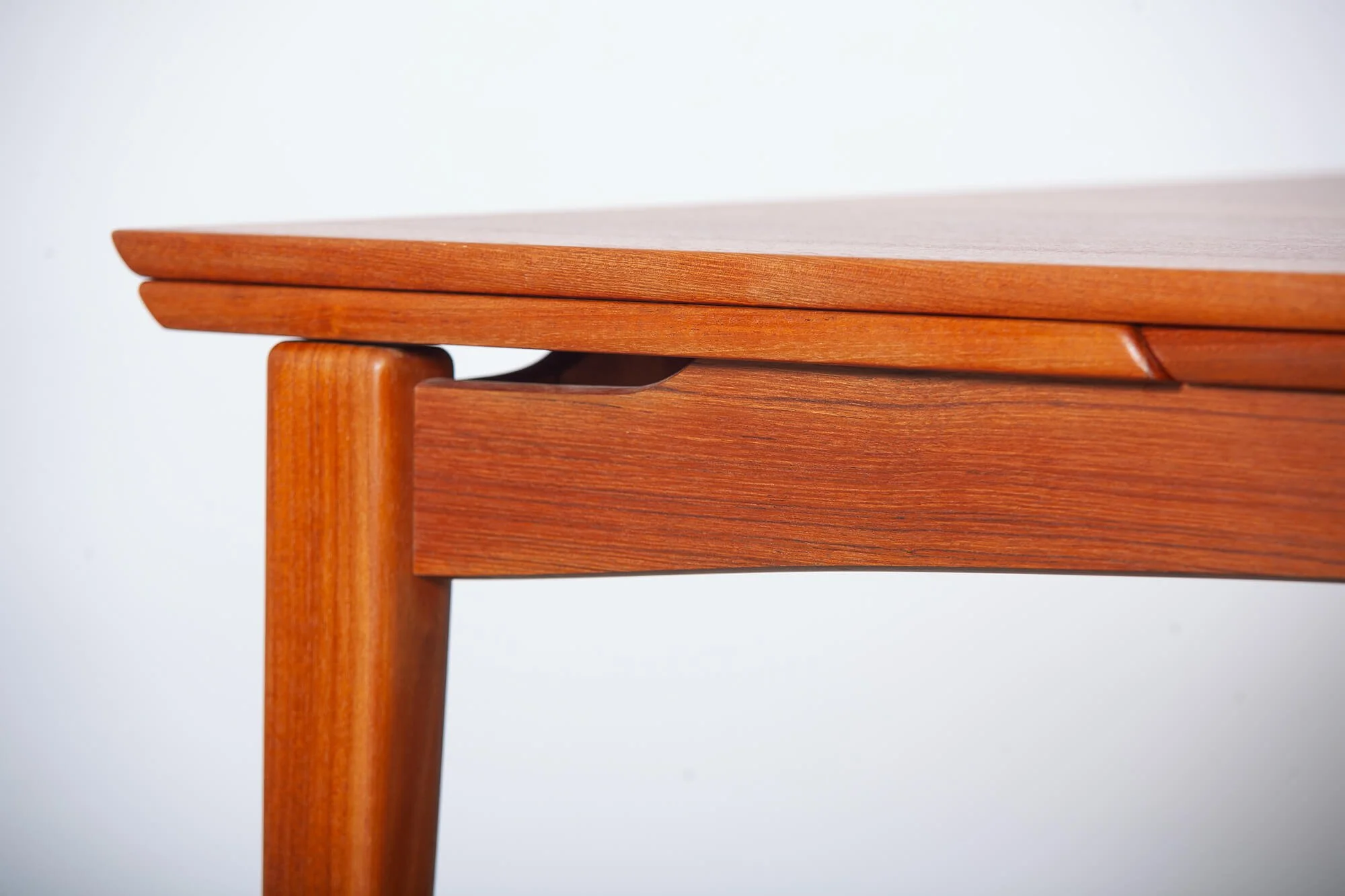 table_salle_manger_teck_papillon_danemark_detail1.jpg