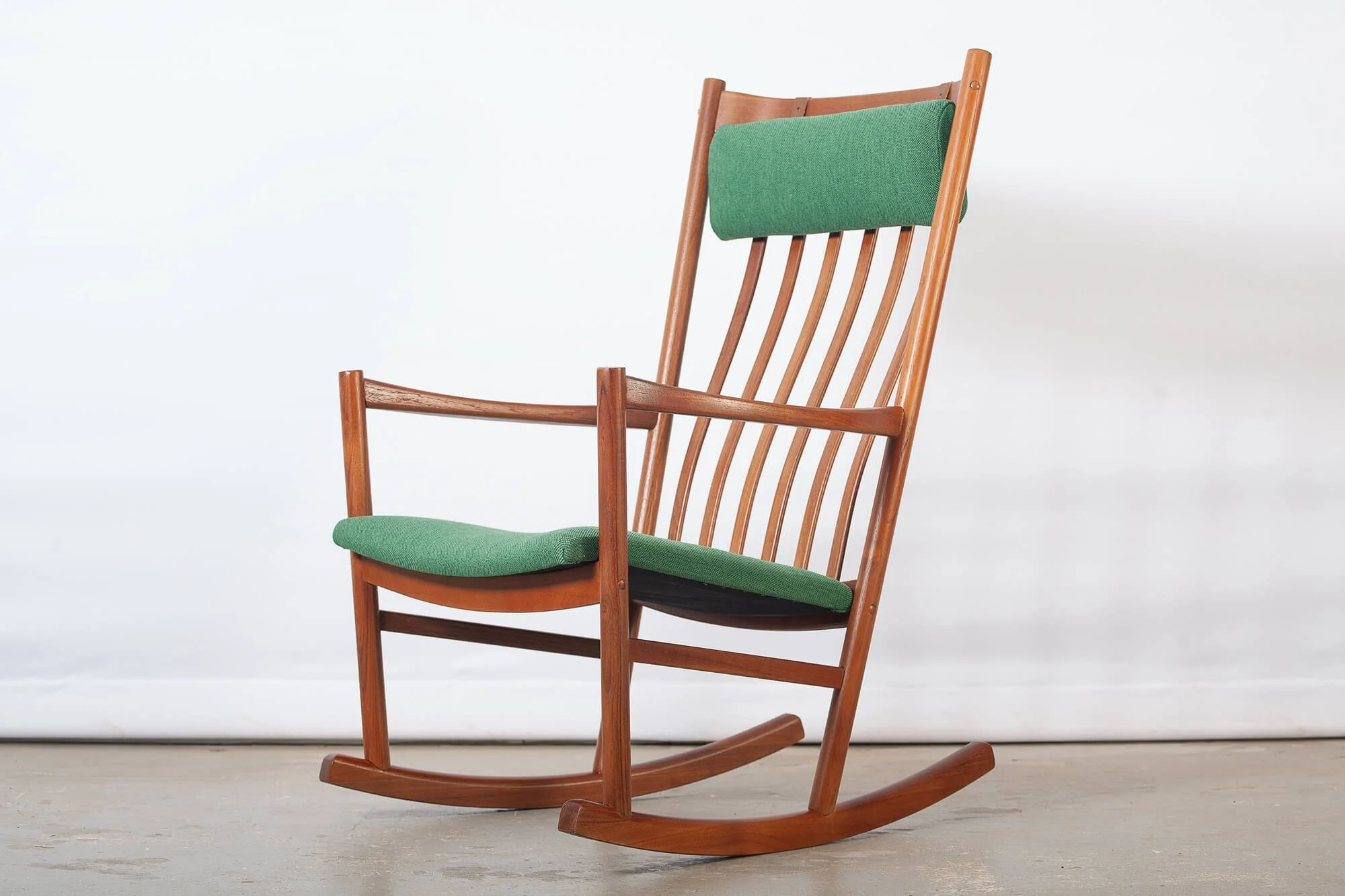 Fauteuil berçant en teck