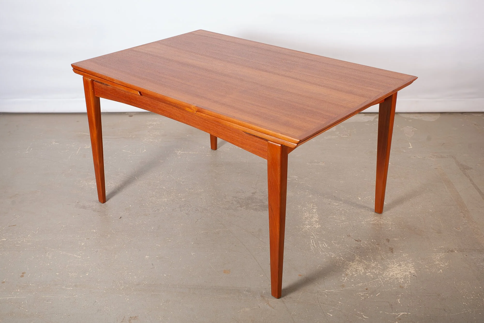 table_salle_manger_teck_papillon_danemark.jpg