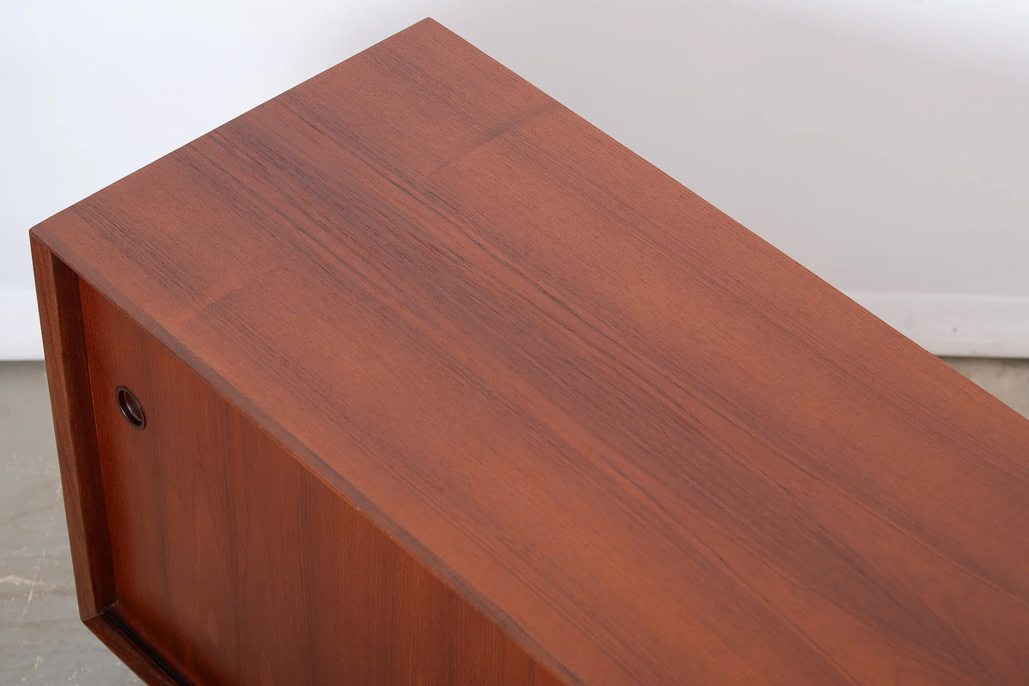buffet_teck_punch_design_detail3.jpg