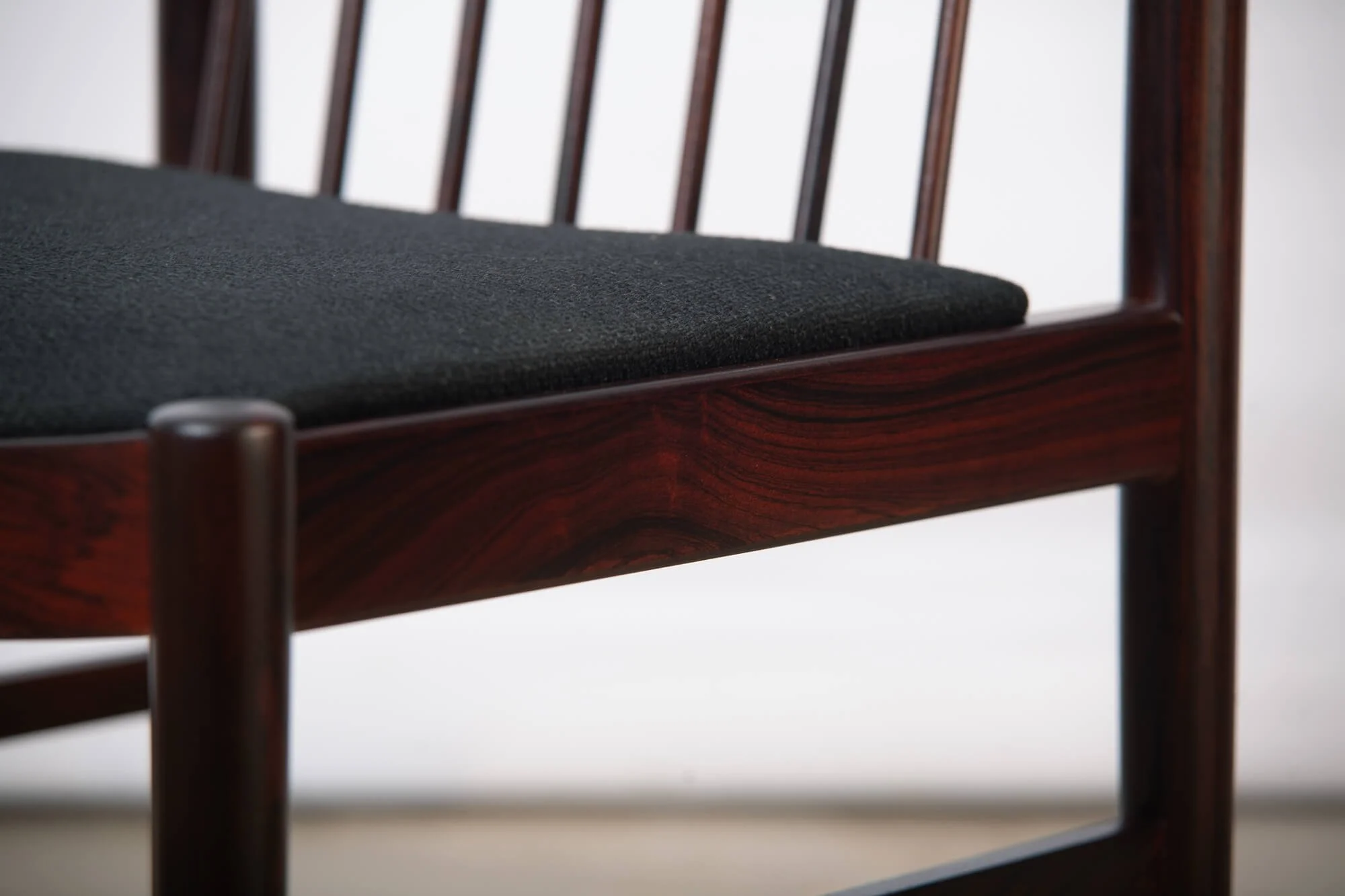 chaises_salle_manger_rosewood_helge_sibast_detail3.jpg