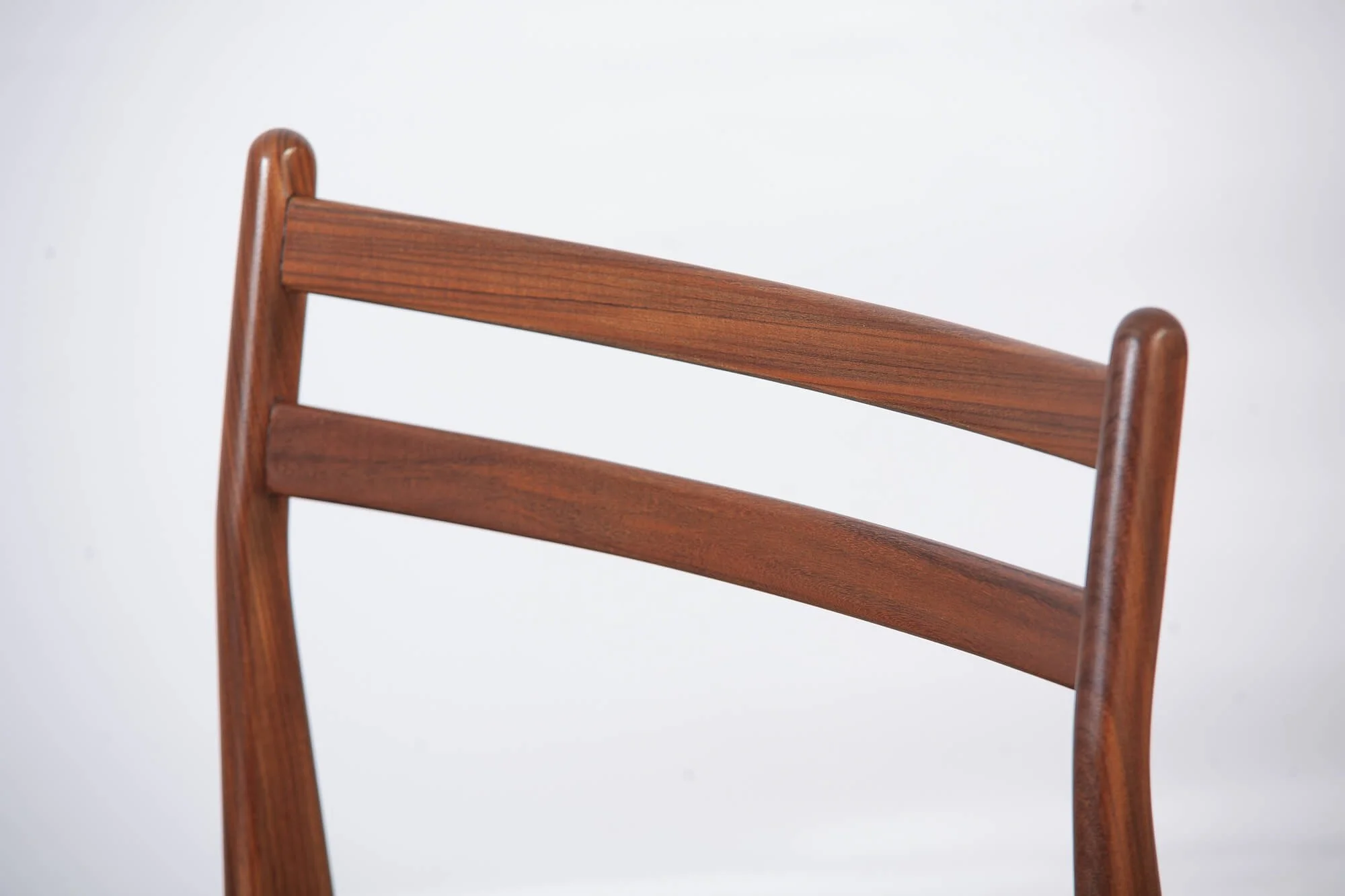 chaises_salle_manger_teck_frem_rojle_6_detail2.jpg