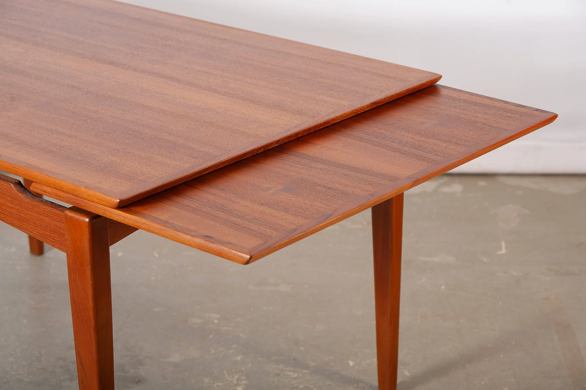 table_salle_manger_teck_papillon_danemark_detail2.jpg