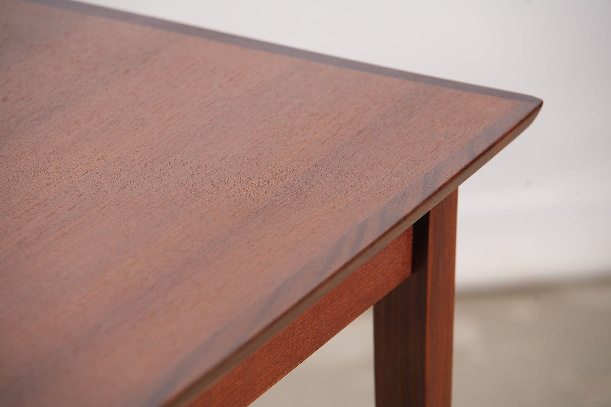 table_salle_manger_teck_punch_design_detail1.jpg