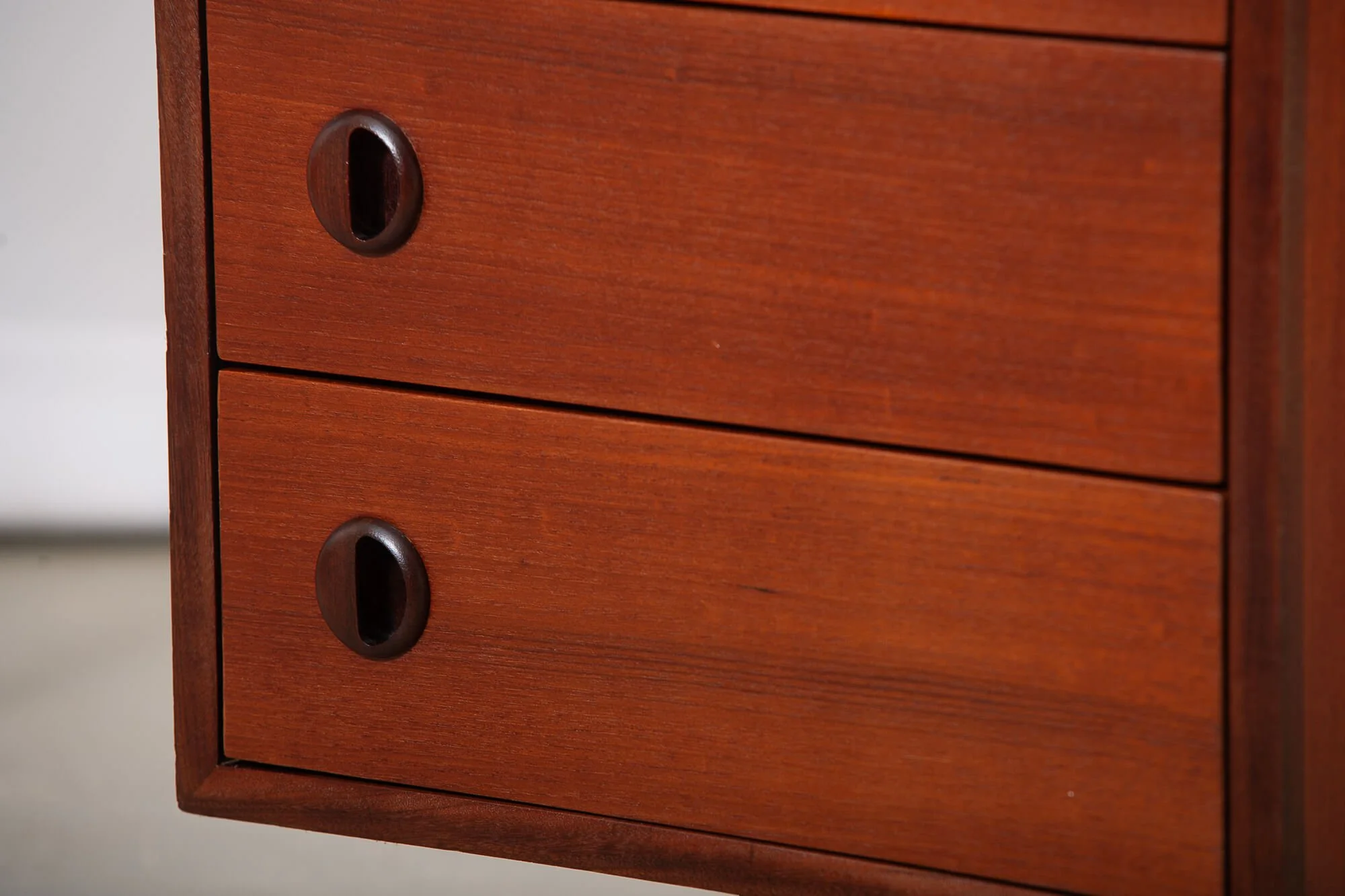 bureau_travail_teck_punch_design_detail3.jpg
