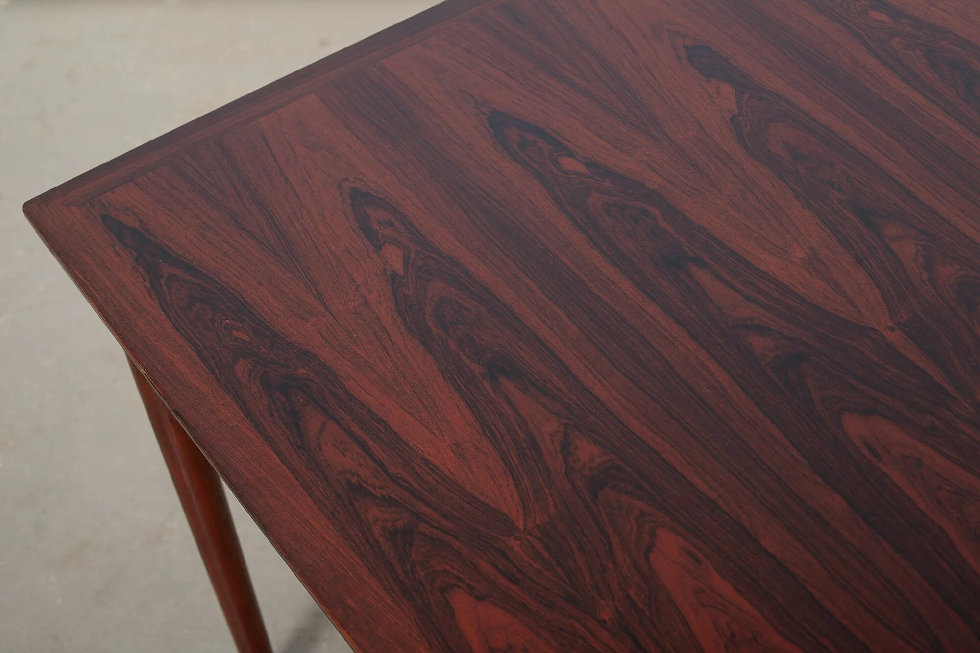 table_salle_manger_rosewood_hornslet_mobelfabrik_detail4.jpg