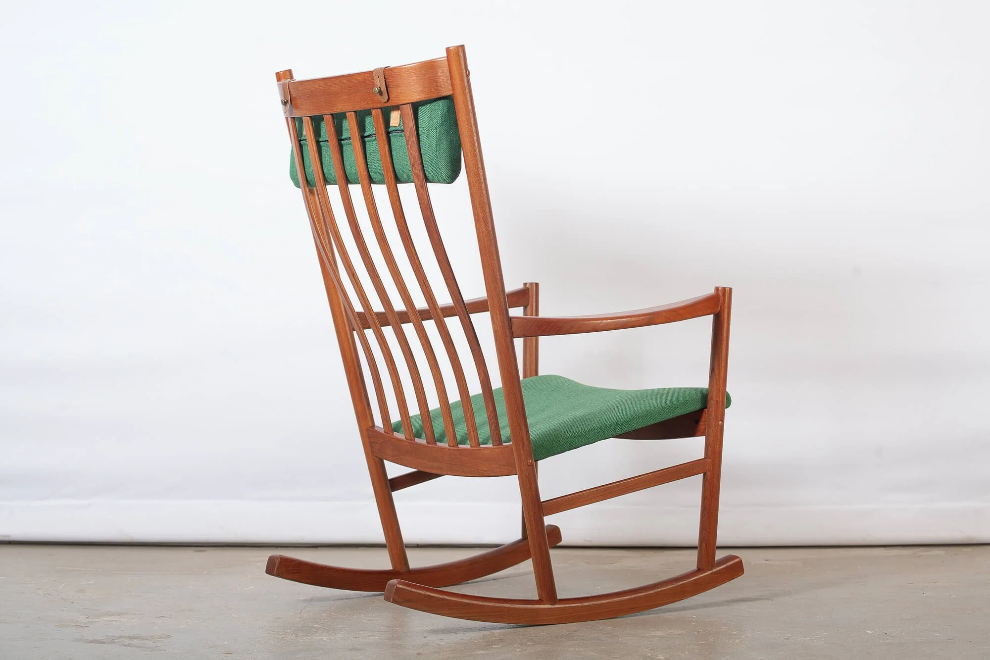 fauteuil_bercant_tarm_stole_teck_back.jpg