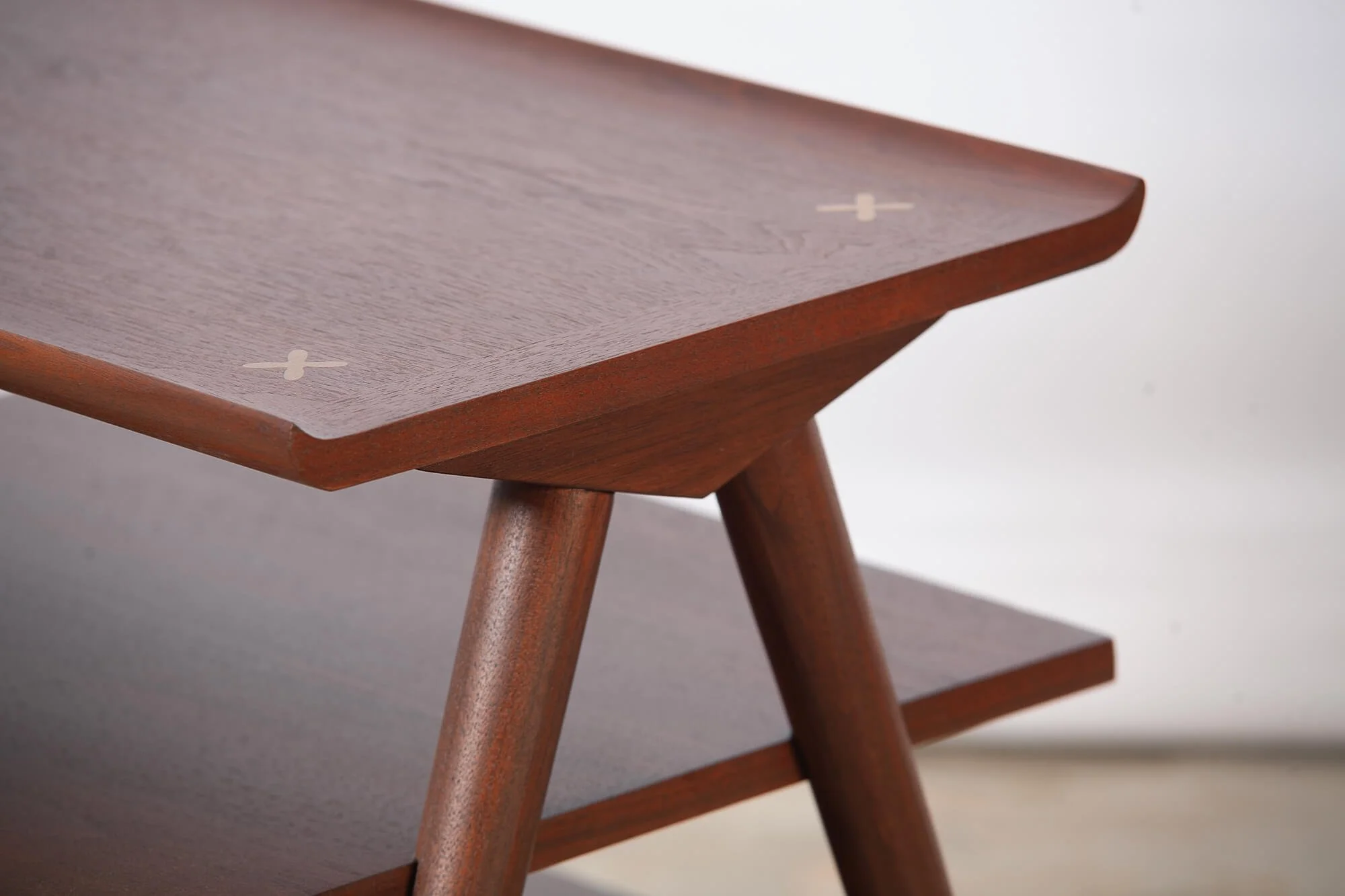 table_appoint_noyer_americanmartinsville_accord_detail1.jpg